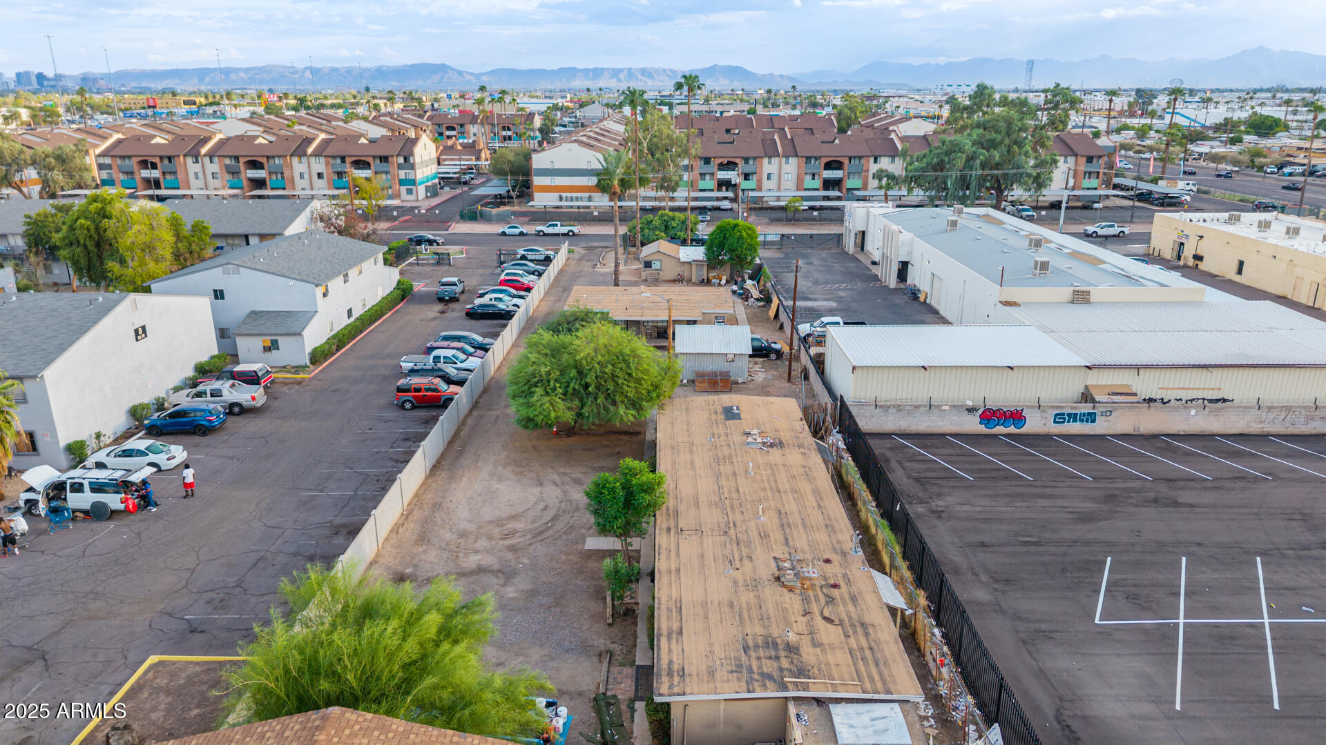 2612 W GLENROSA Avenue