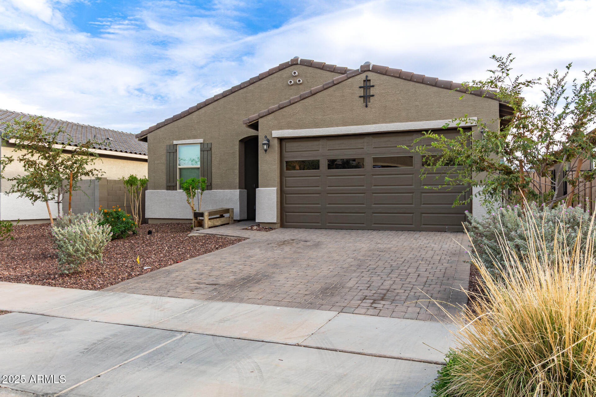 17357 W RUNNING DEER Trail