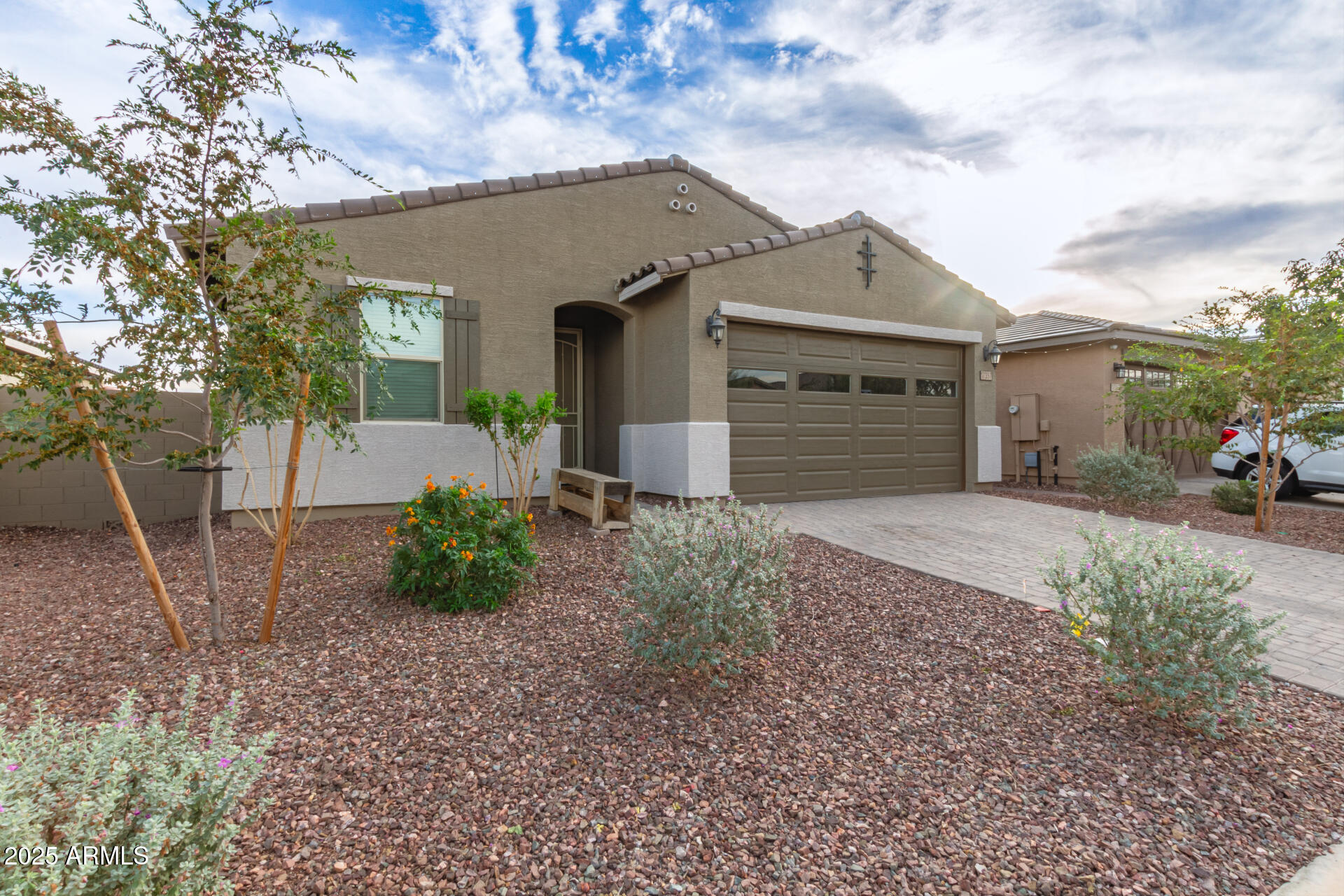 17357 W RUNNING DEER Trail