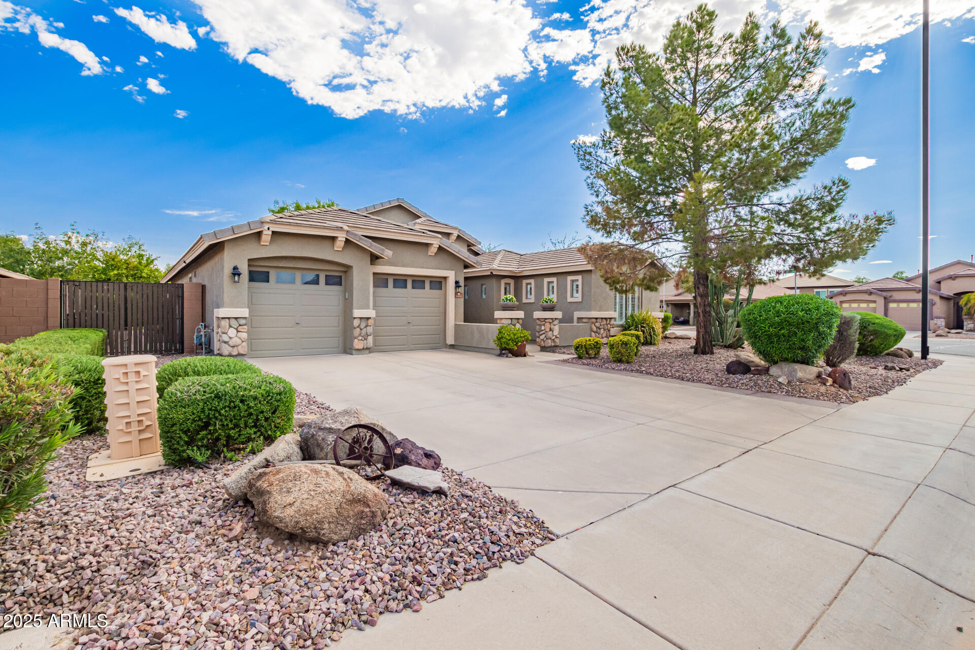 3431 E FAIRVIEW Street