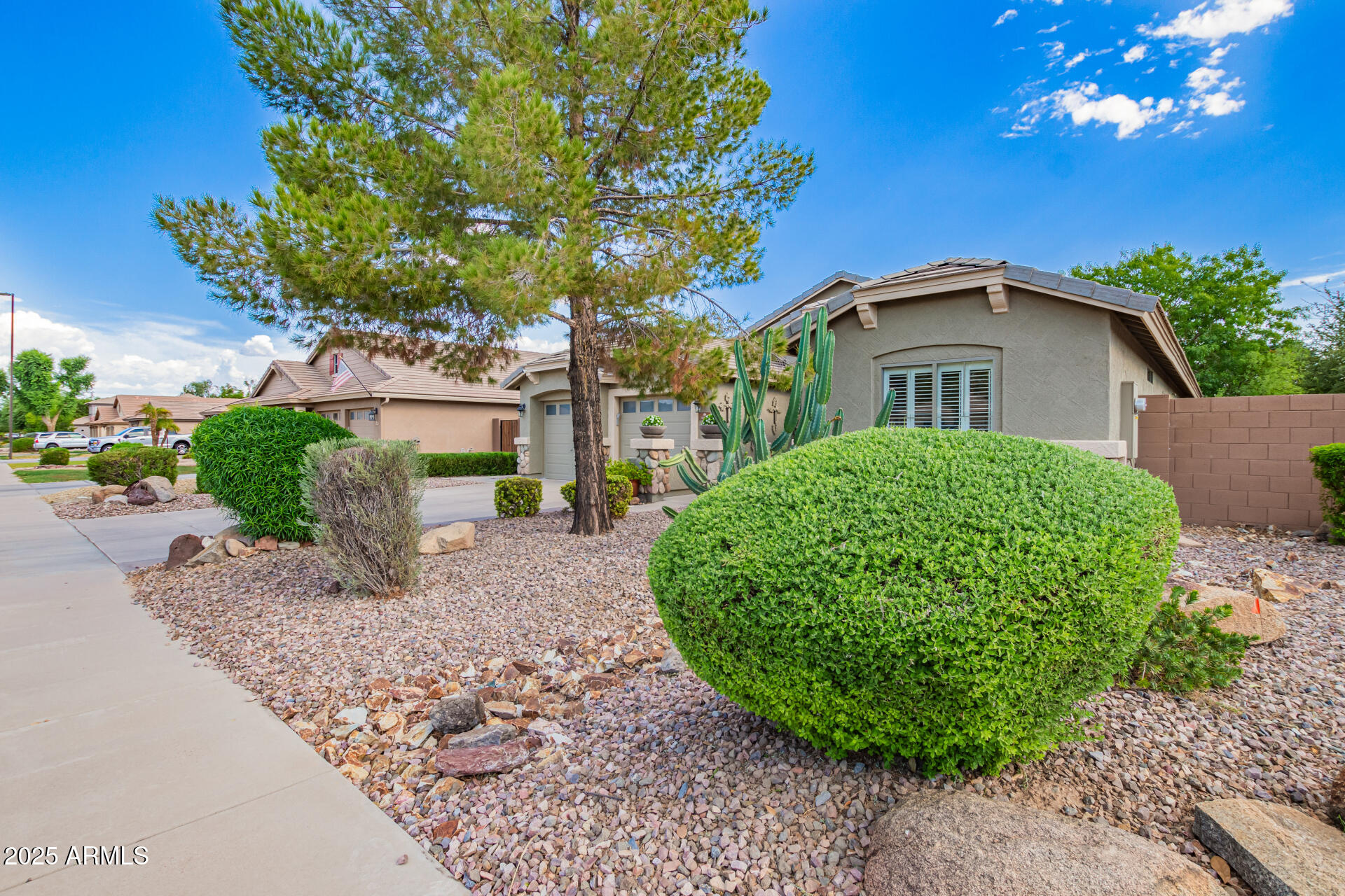 3431 E FAIRVIEW Street