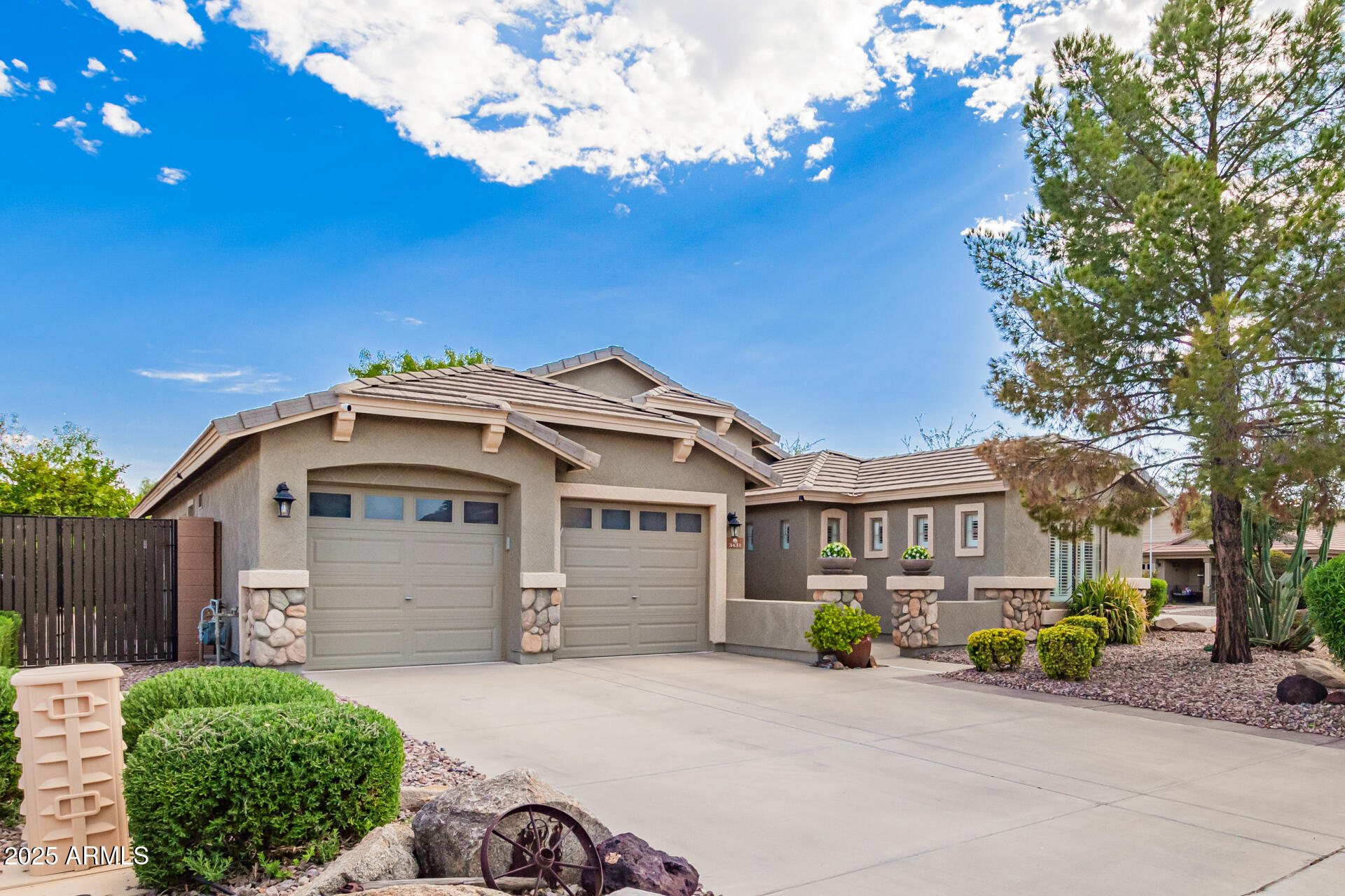 3431 E FAIRVIEW Street