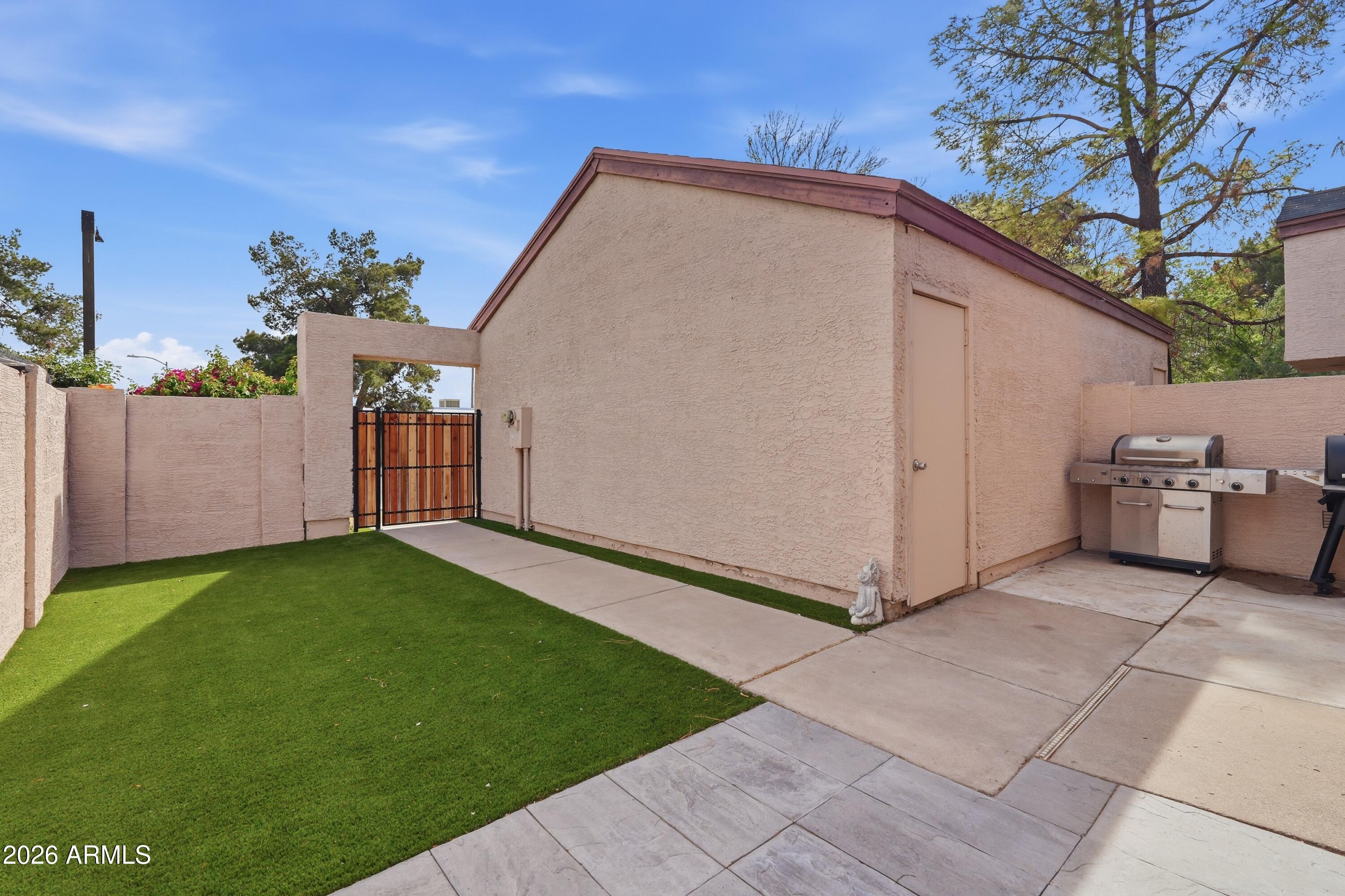 3302 E AIRE LIBRE Avenue 102