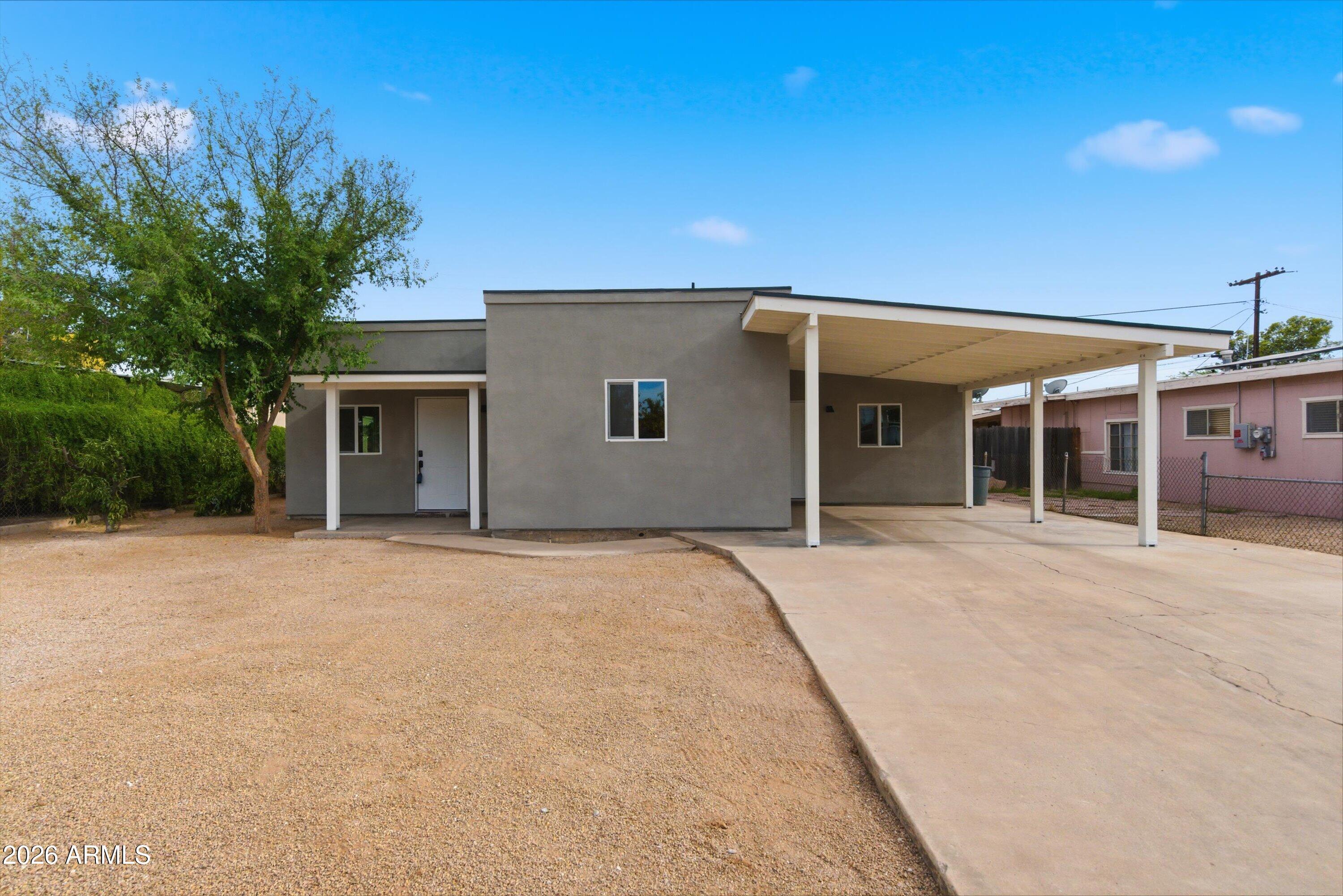 2709 E PHELPS Road