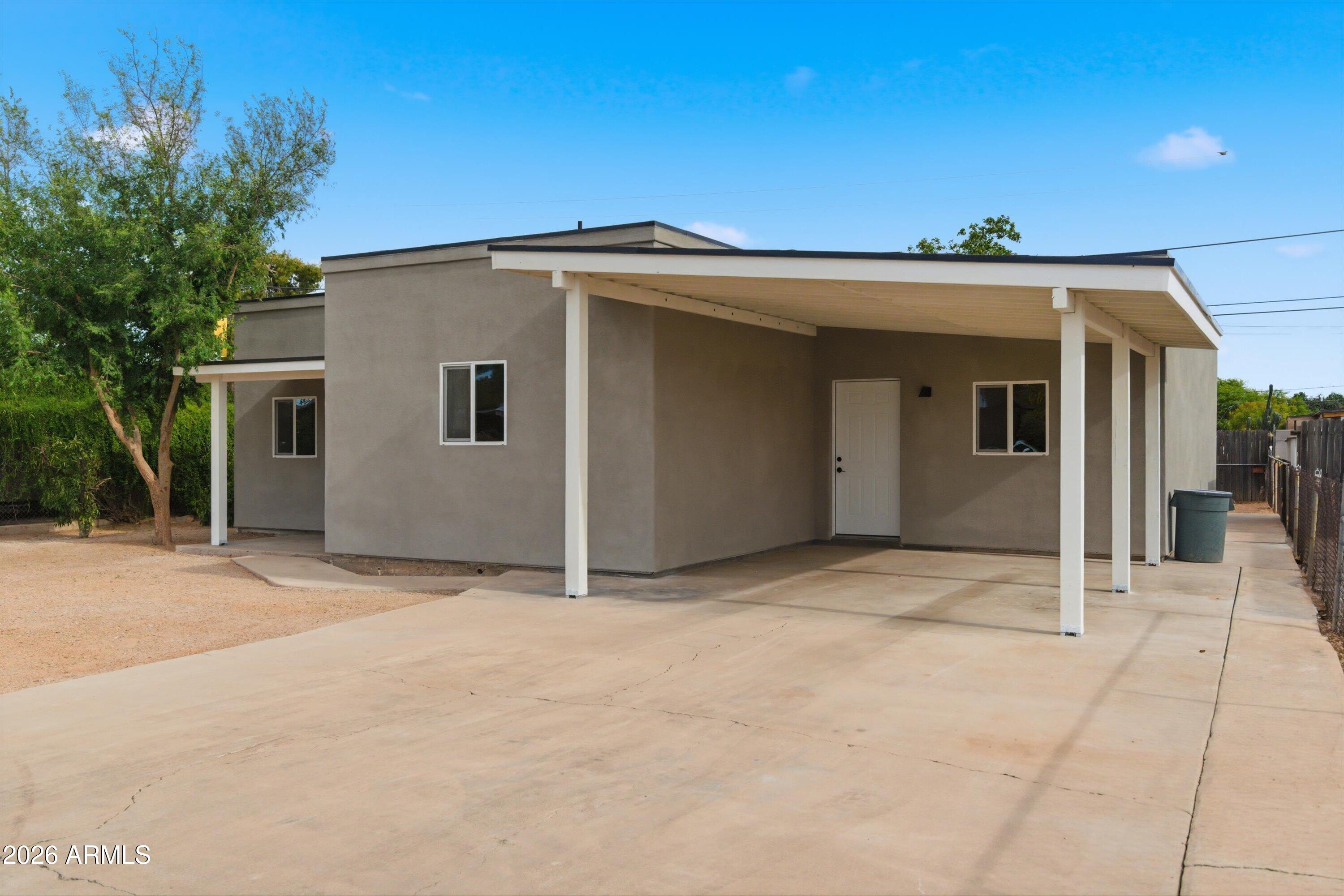 2709 E PHELPS Road