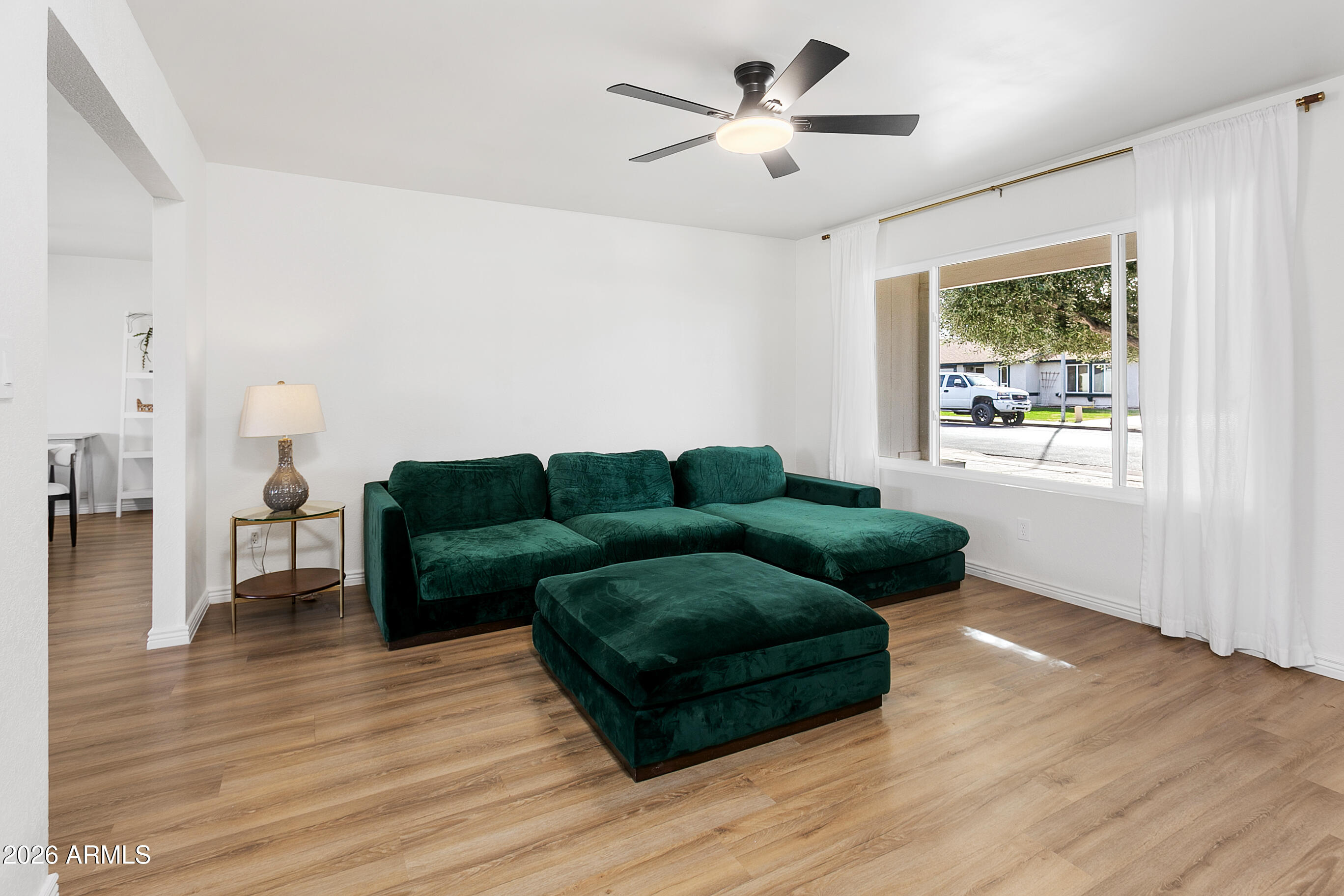 2322 E JUANITA Avenue