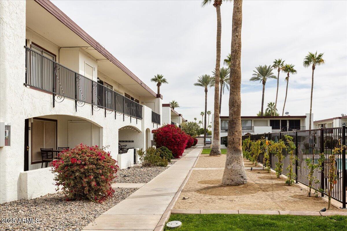 220 S Old Litchfield Road 212