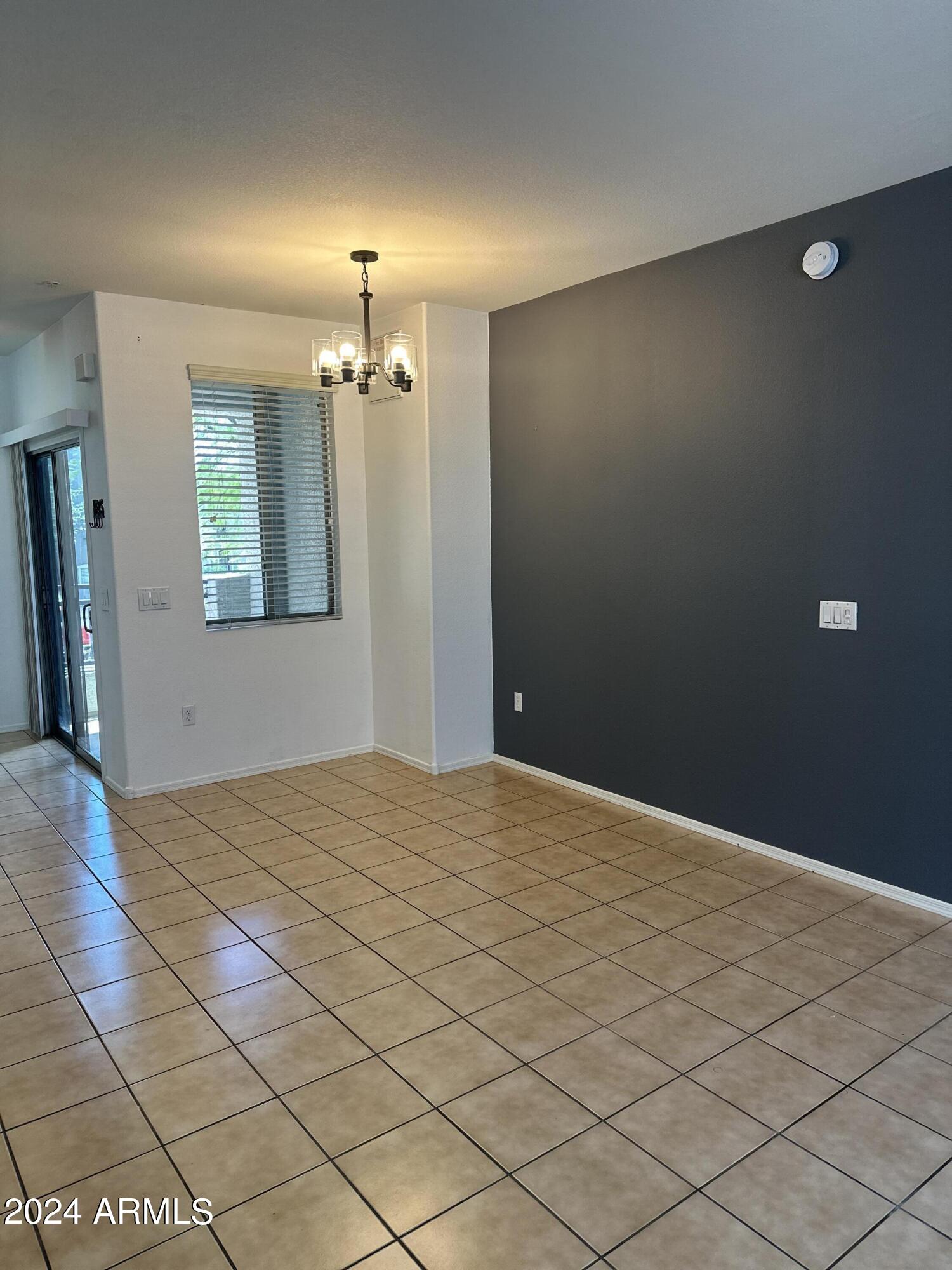 2401 E RIO SALADO Parkway 1054