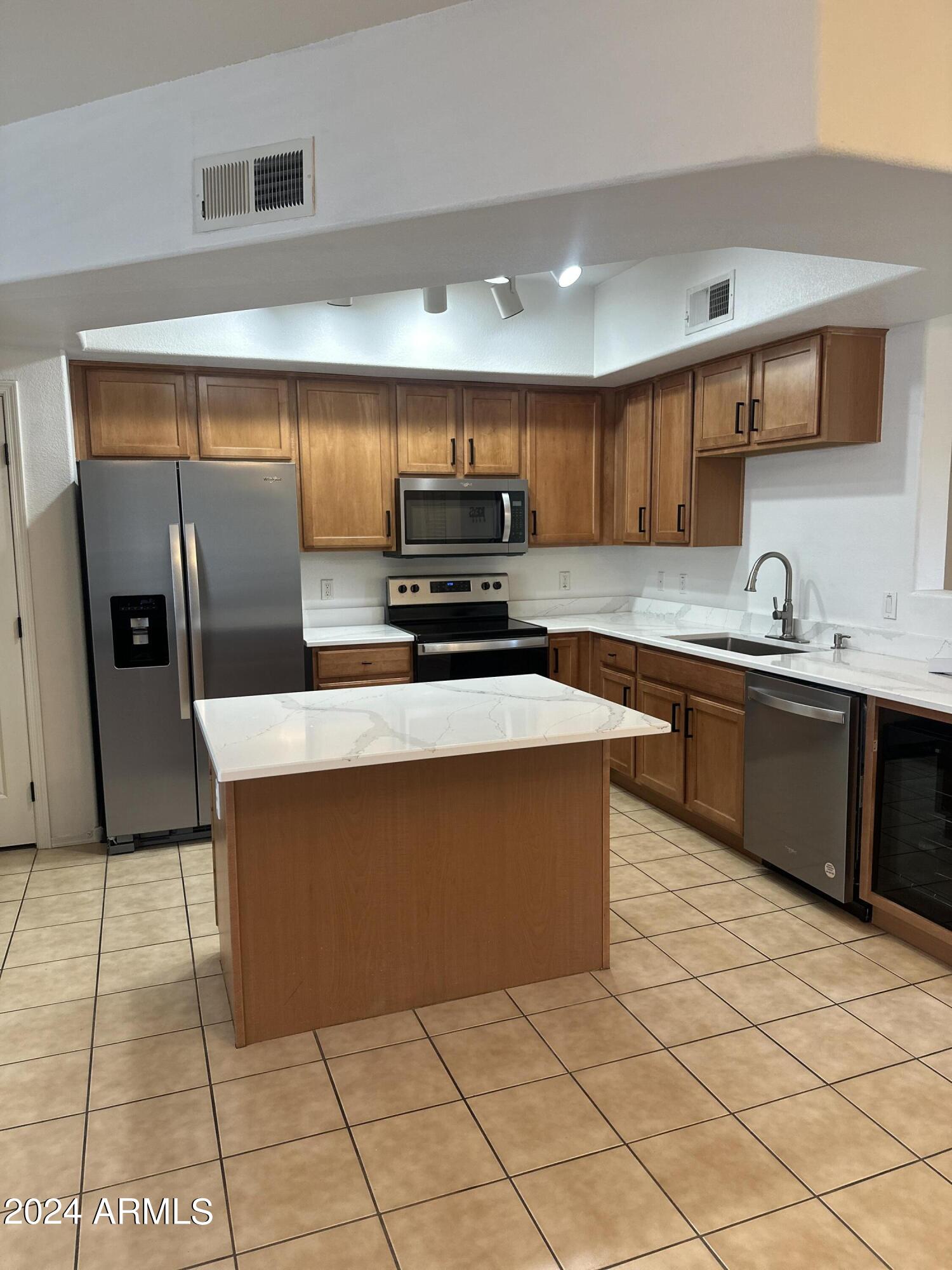 2401 E RIO SALADO Parkway 1054