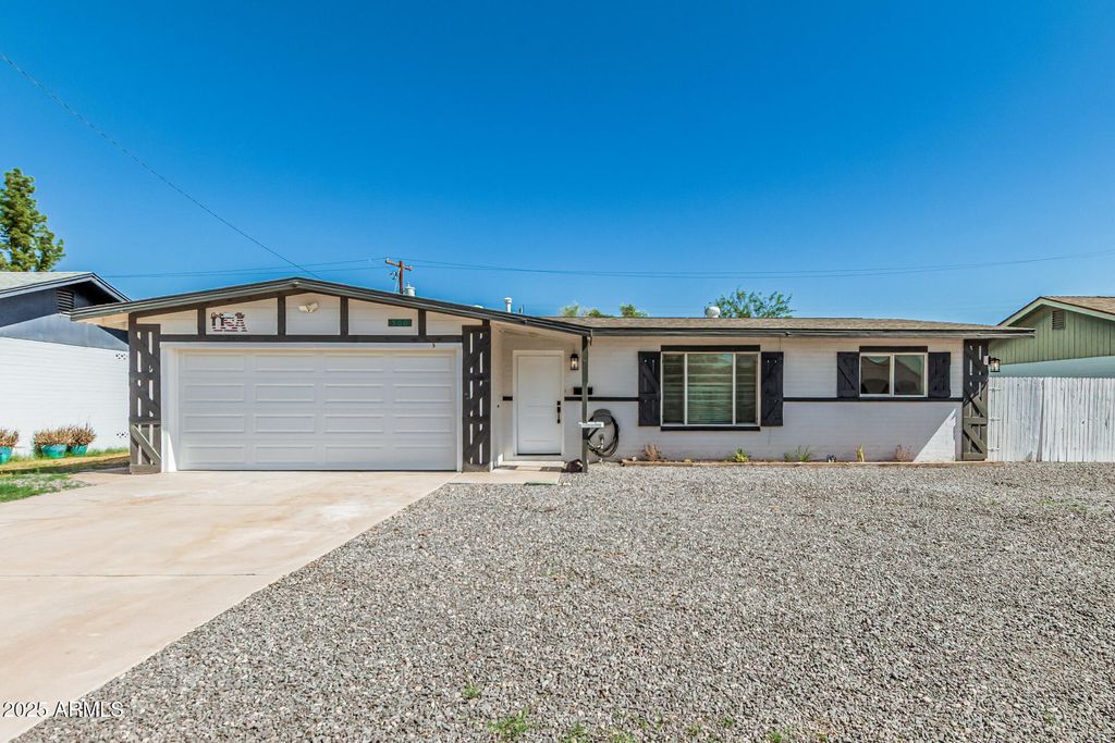 Photo of 500 E Hermosa Drive, Tempe, AZ 85282 (MLS # 6918508)