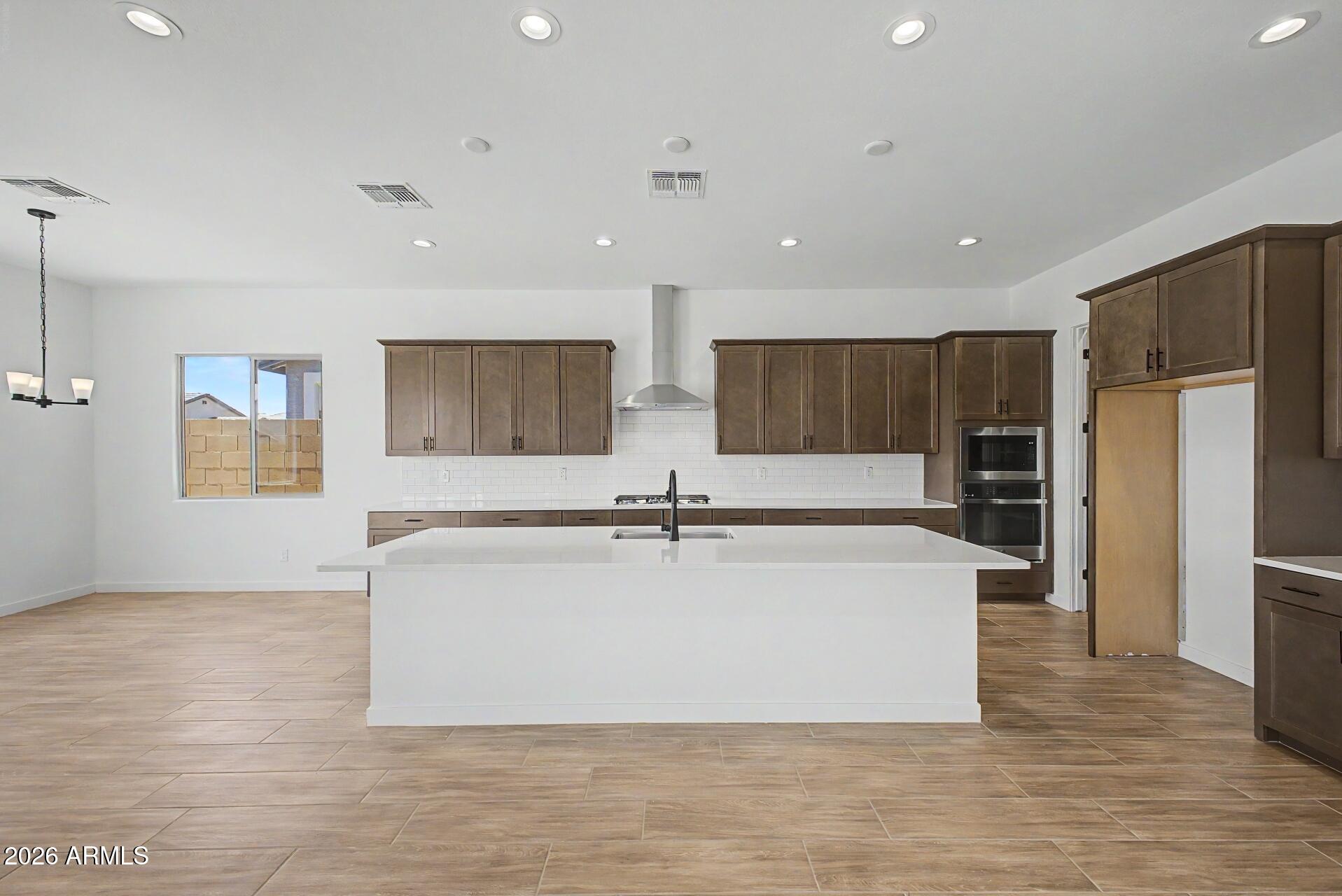 15799 W DESERT HOLLOW Drive