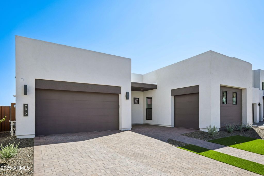 Photo of 7419 W Oberlin Way, Peoria, AZ 85383 (MLS # 6917211)