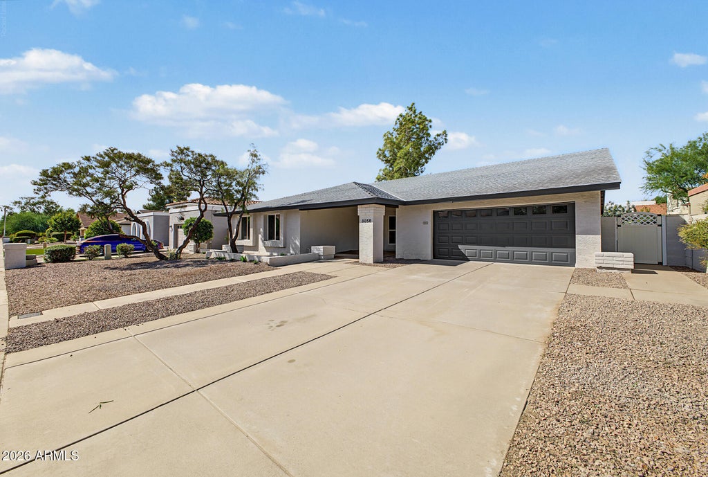 Photo of 8858 S Los Feliz Drive, Tempe, AZ 85284 (MLS # 7095390)