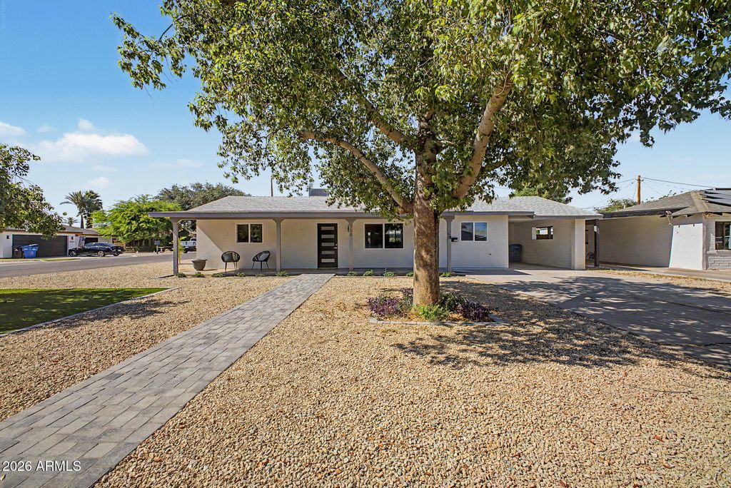 Photo of 928 E Georgia Avenue, Phoenix, AZ 85014 (MLS # 7029619)