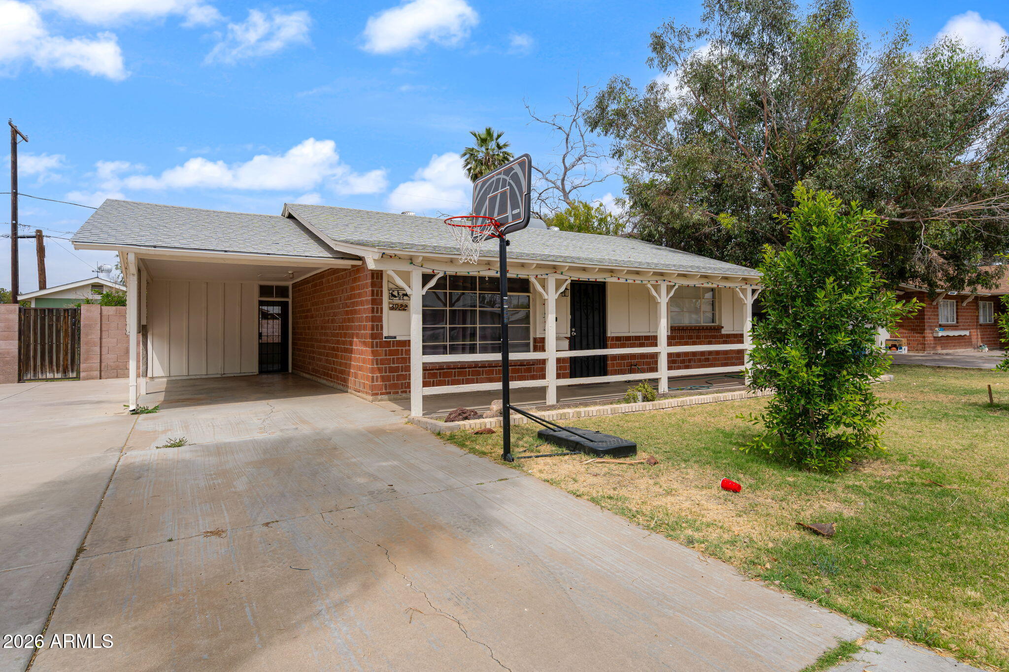 3922 W SIERRA VISTA Drive