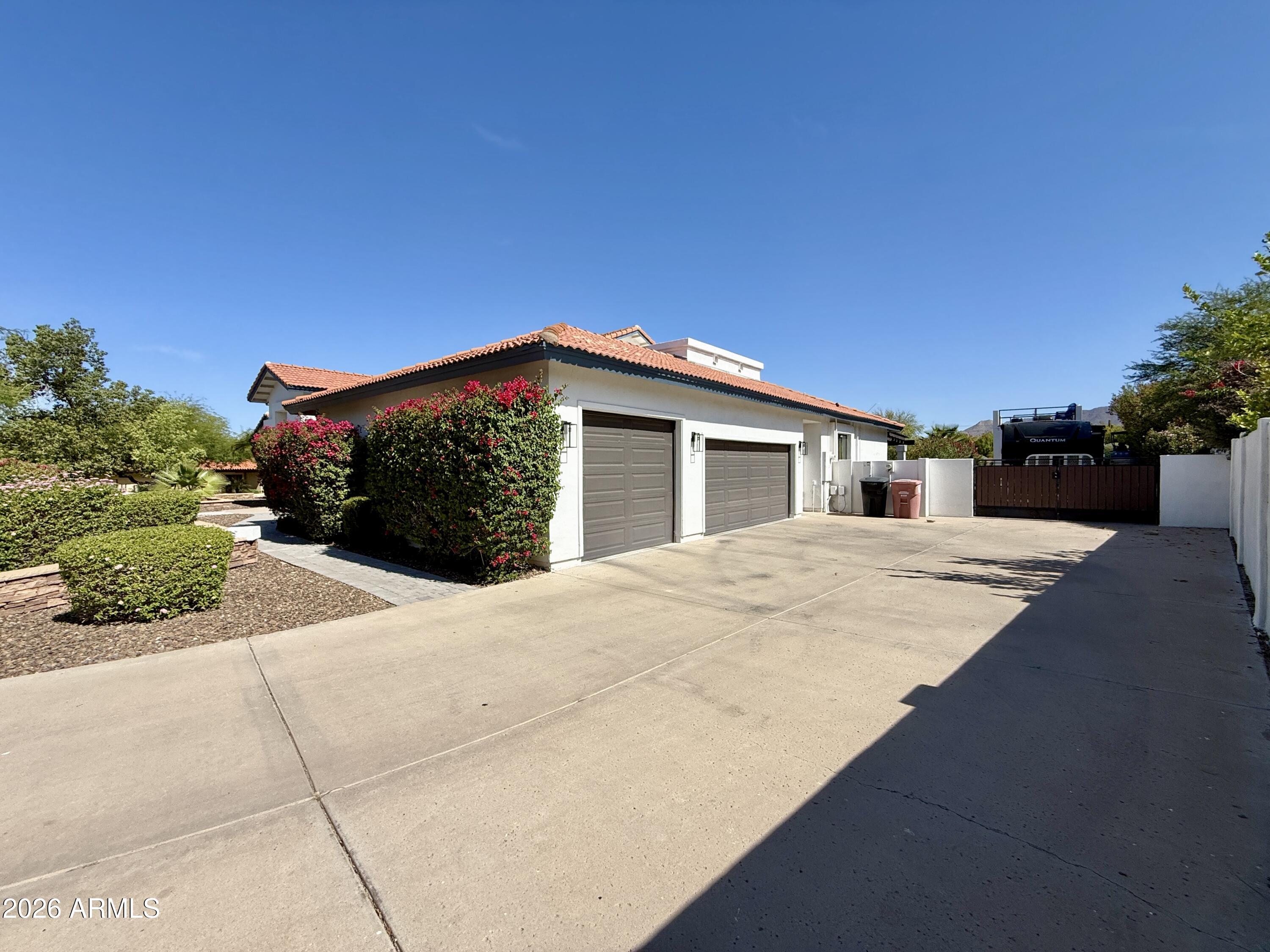 10454 E CORRINE Drive