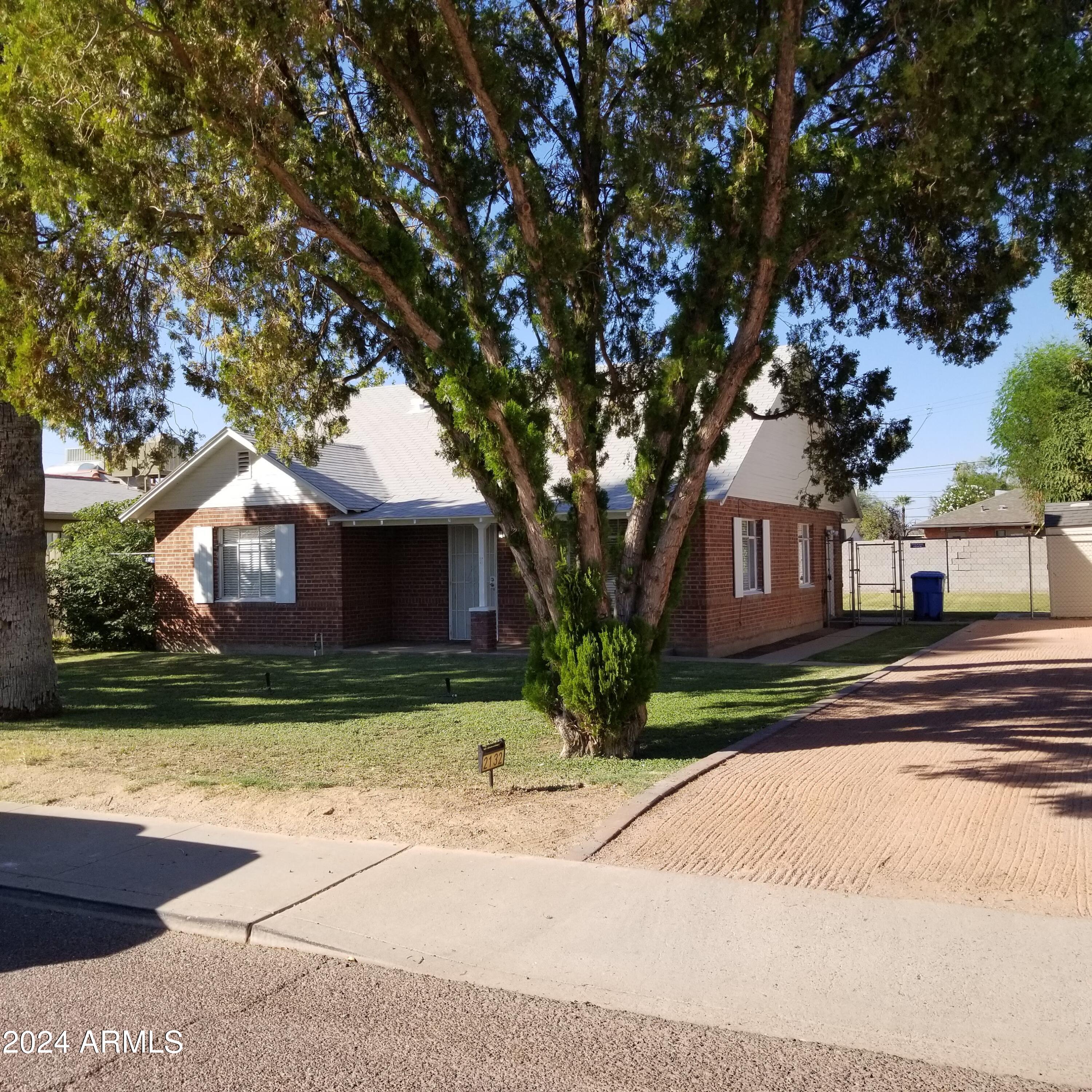 2132 E MULBERRY Drive