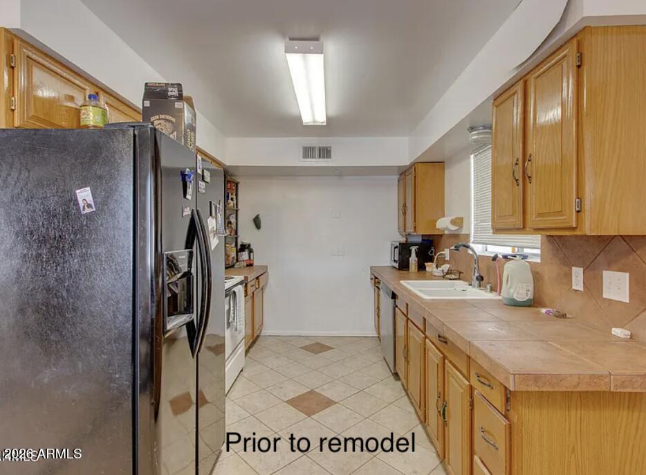 847 W 10TH Street