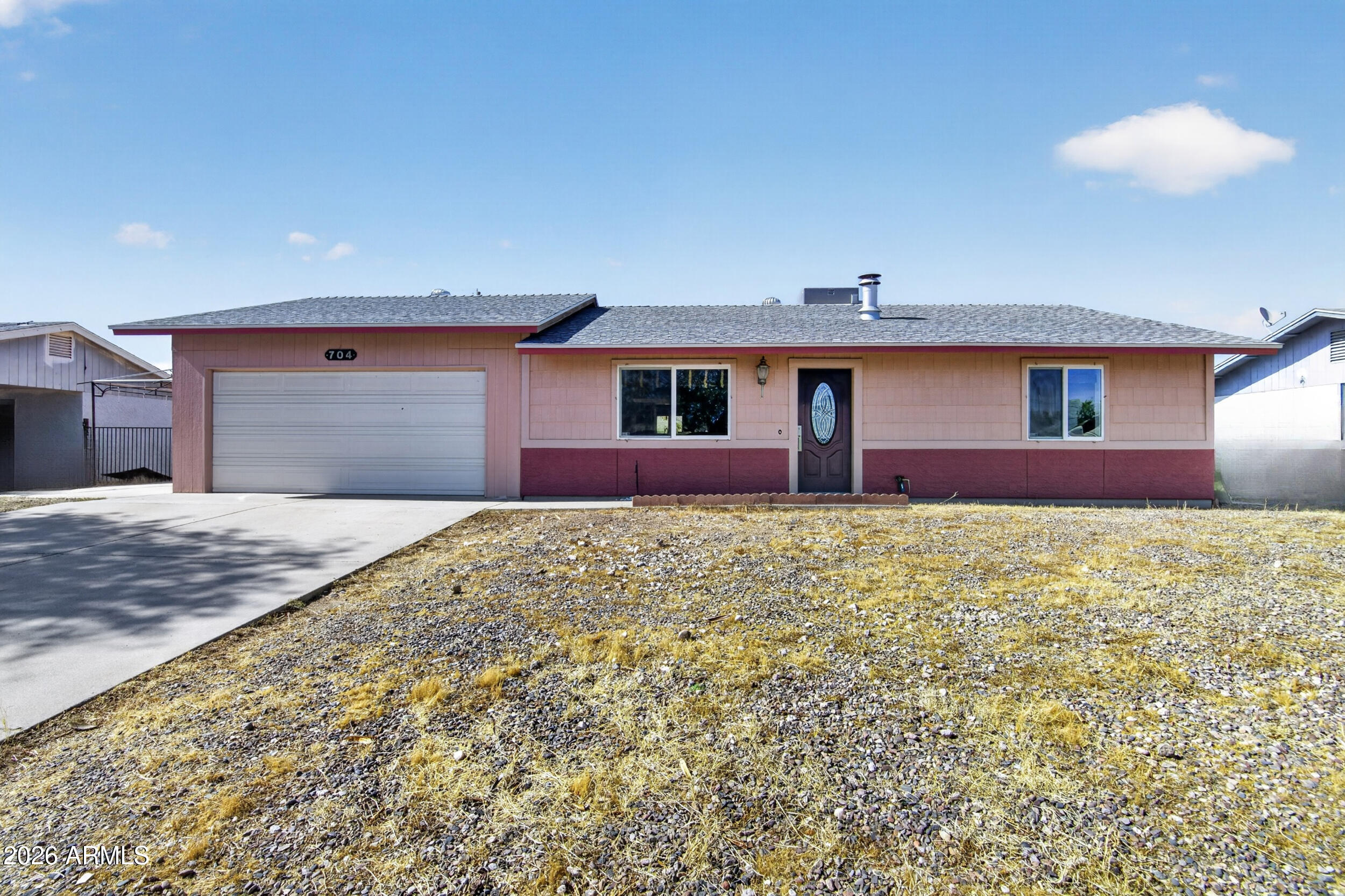704 E PEPPERTREE Avenue
