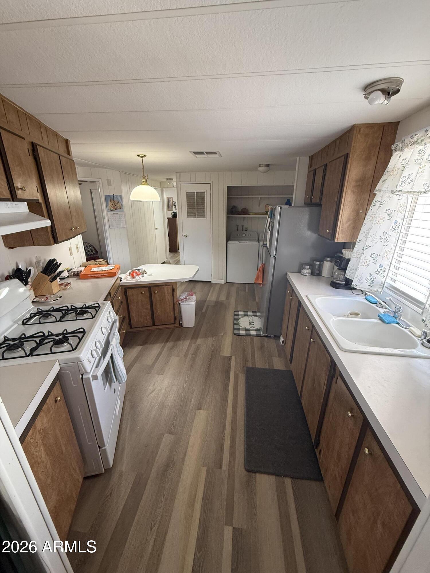 9501 E Broadway Road 145