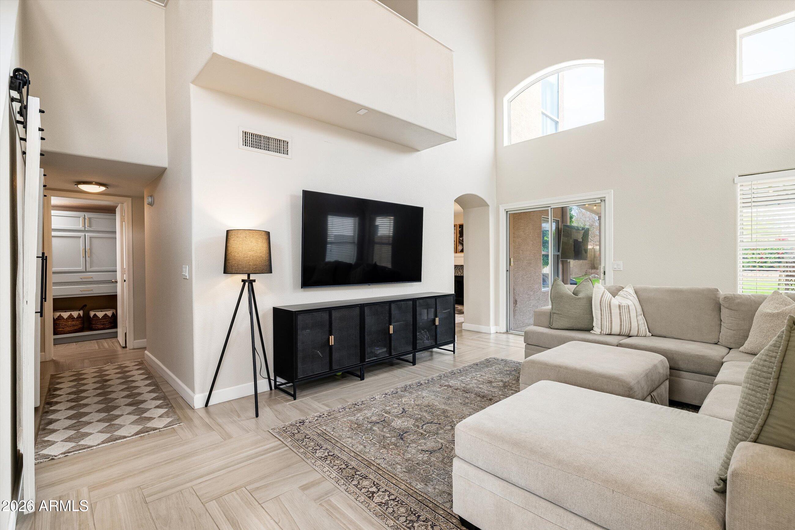 4758 E CHARLESTON Avenue