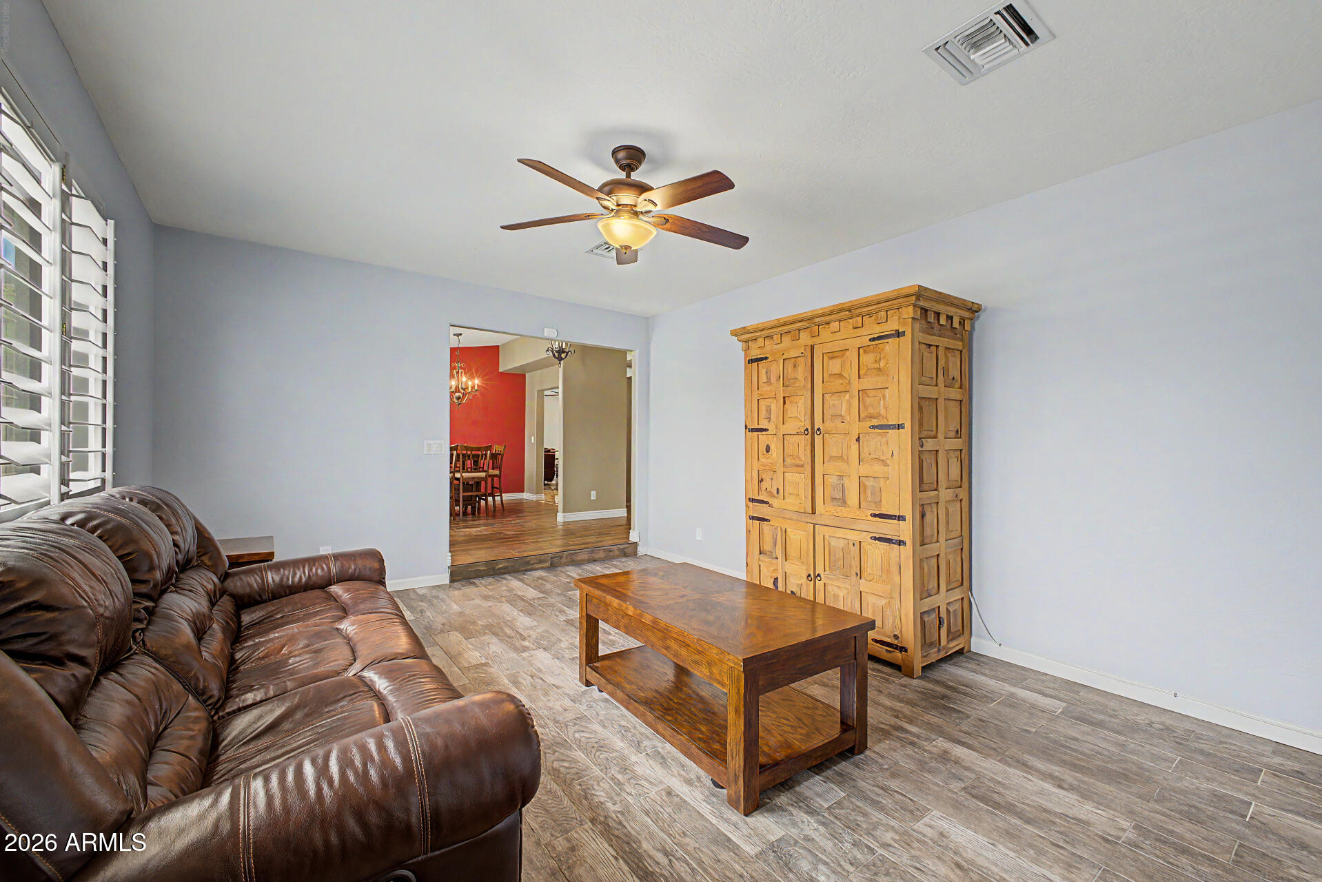 802 E ROBERTS Road