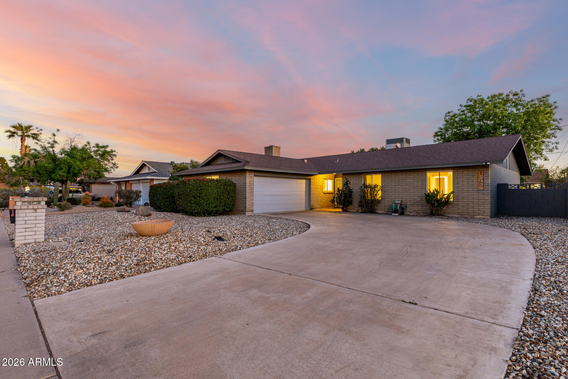 1649 W ROYAL PALM Road