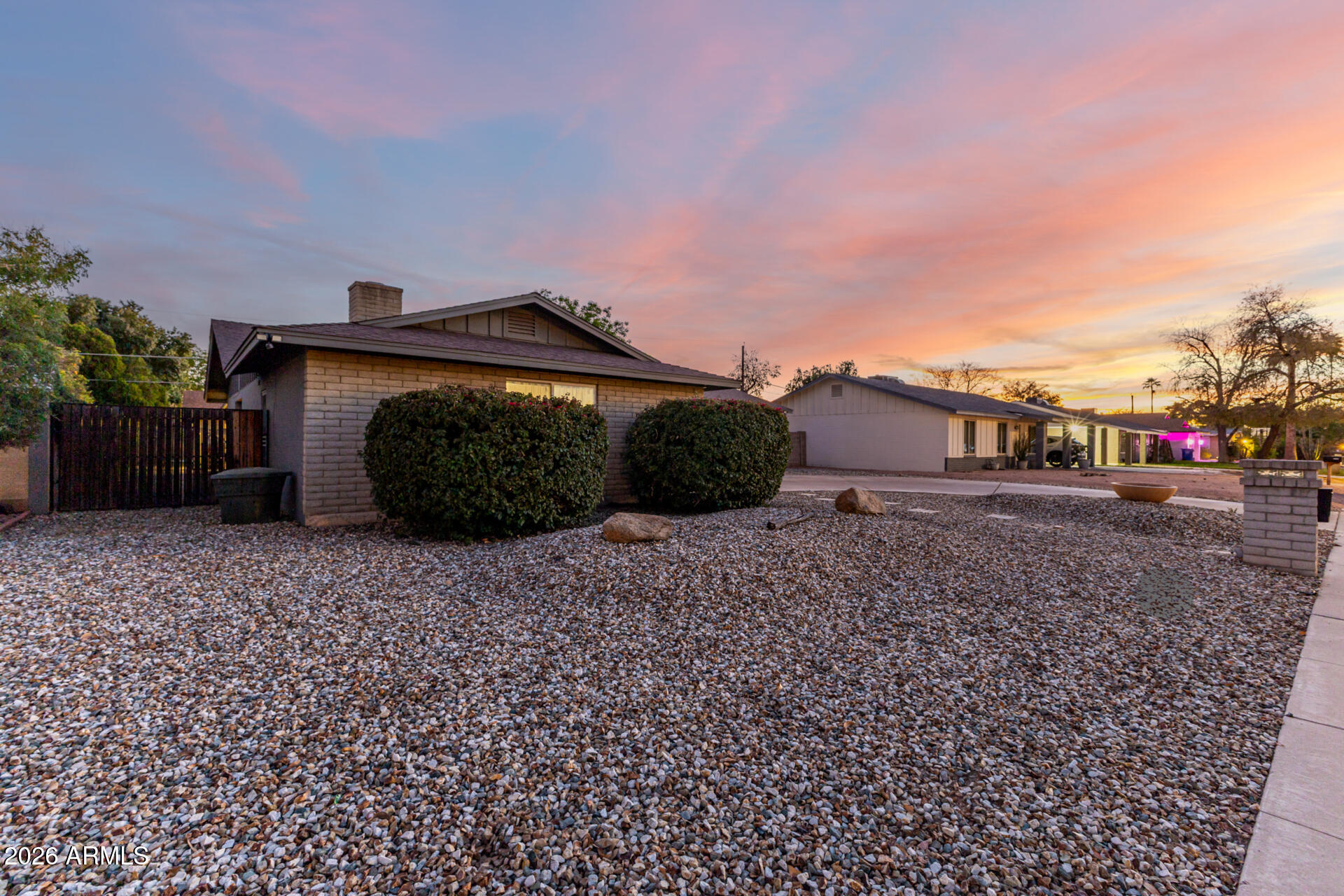 1649 W ROYAL PALM Road