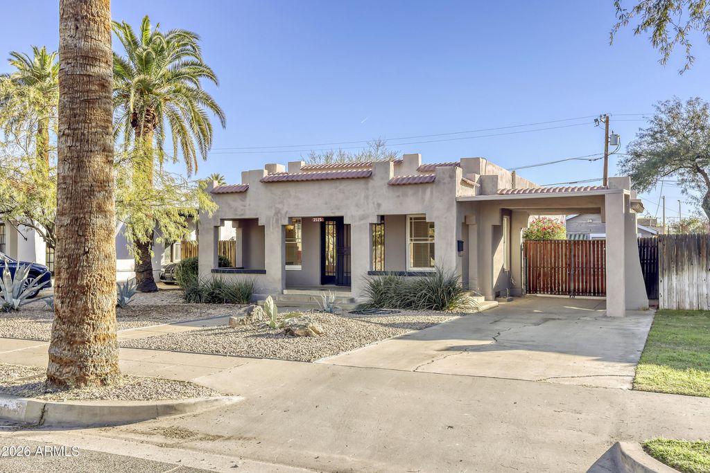 Photo of 2525 N 10th Street, Phoenix, AZ 85006 (MLS # 6974150)