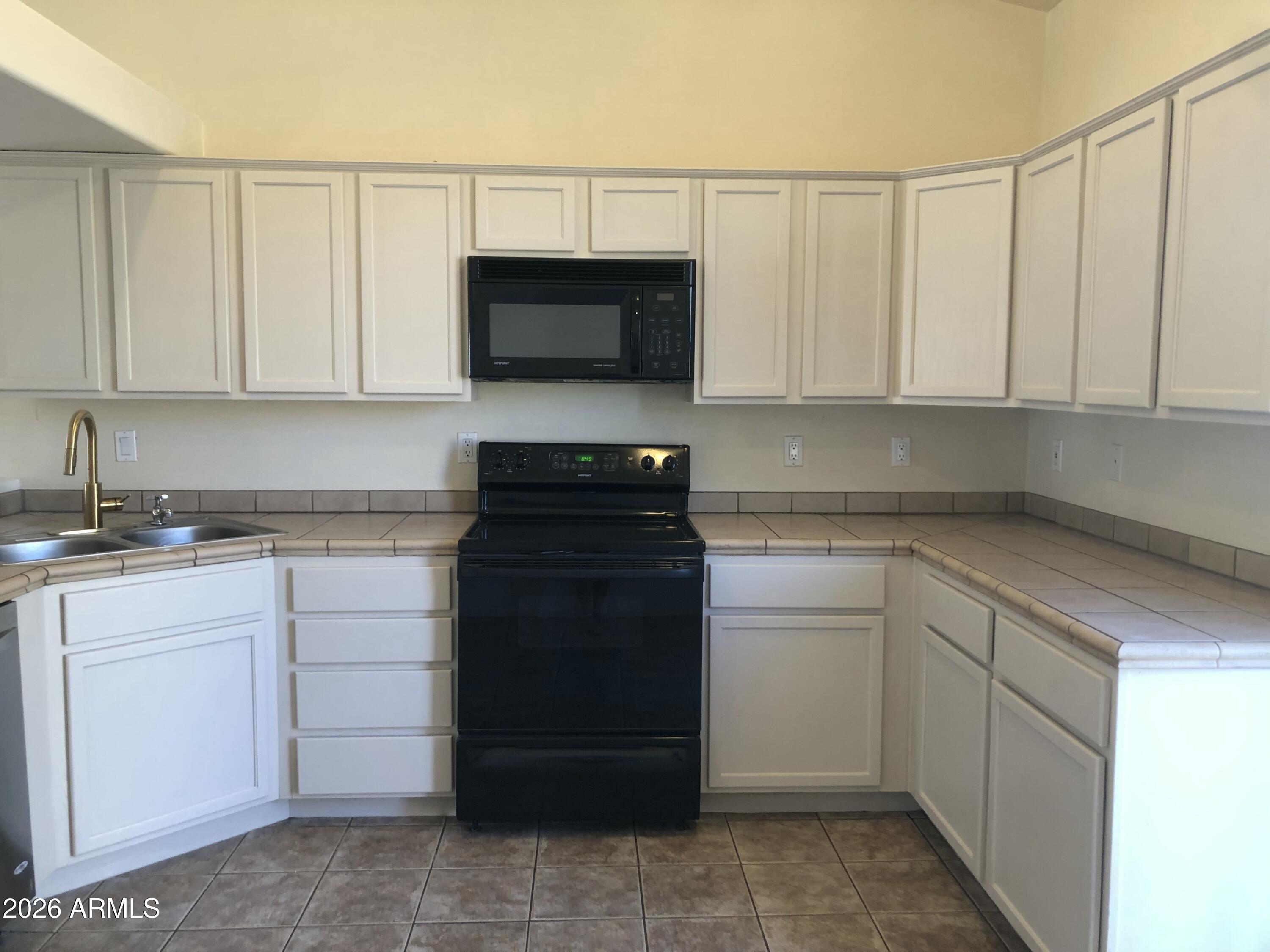 8900 E RAINIER Drive