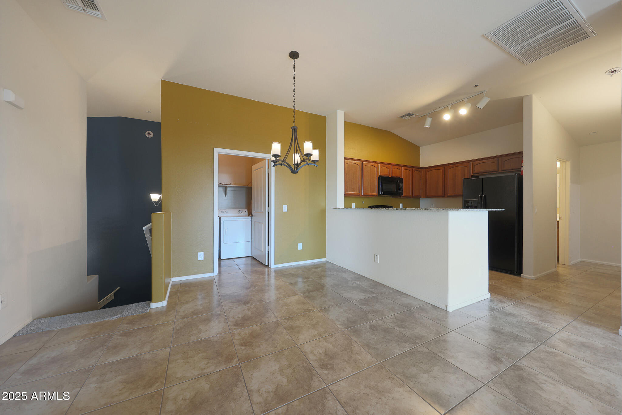 2725 E MINE CREEK Road 2194