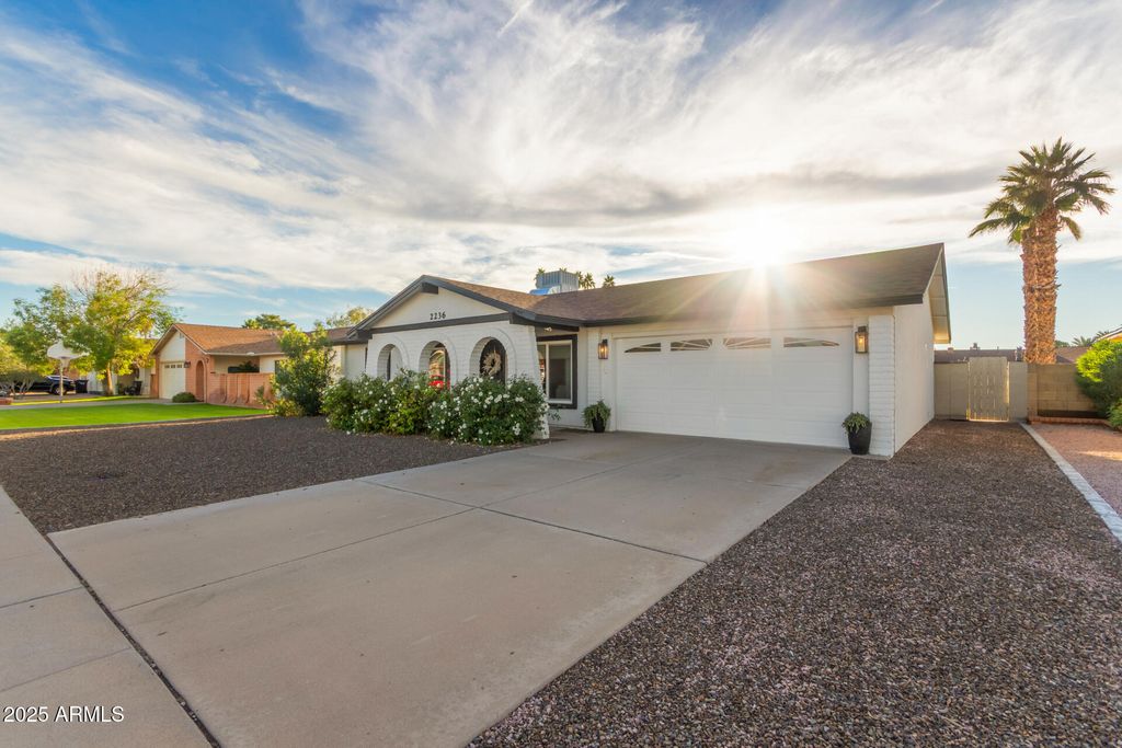 Photo of 2236 S Evergreen Road, Tempe, AZ 85282 (MLS # 6952757)