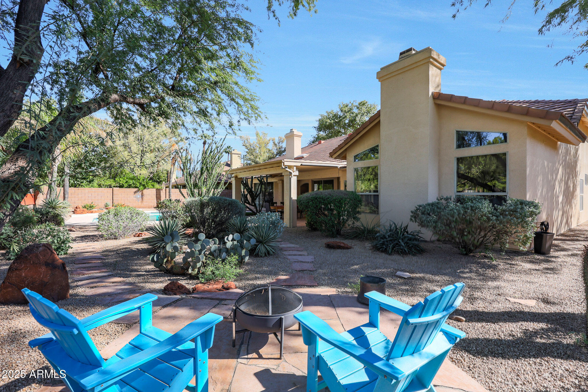 1108 W LAS PALMARITAS Drive