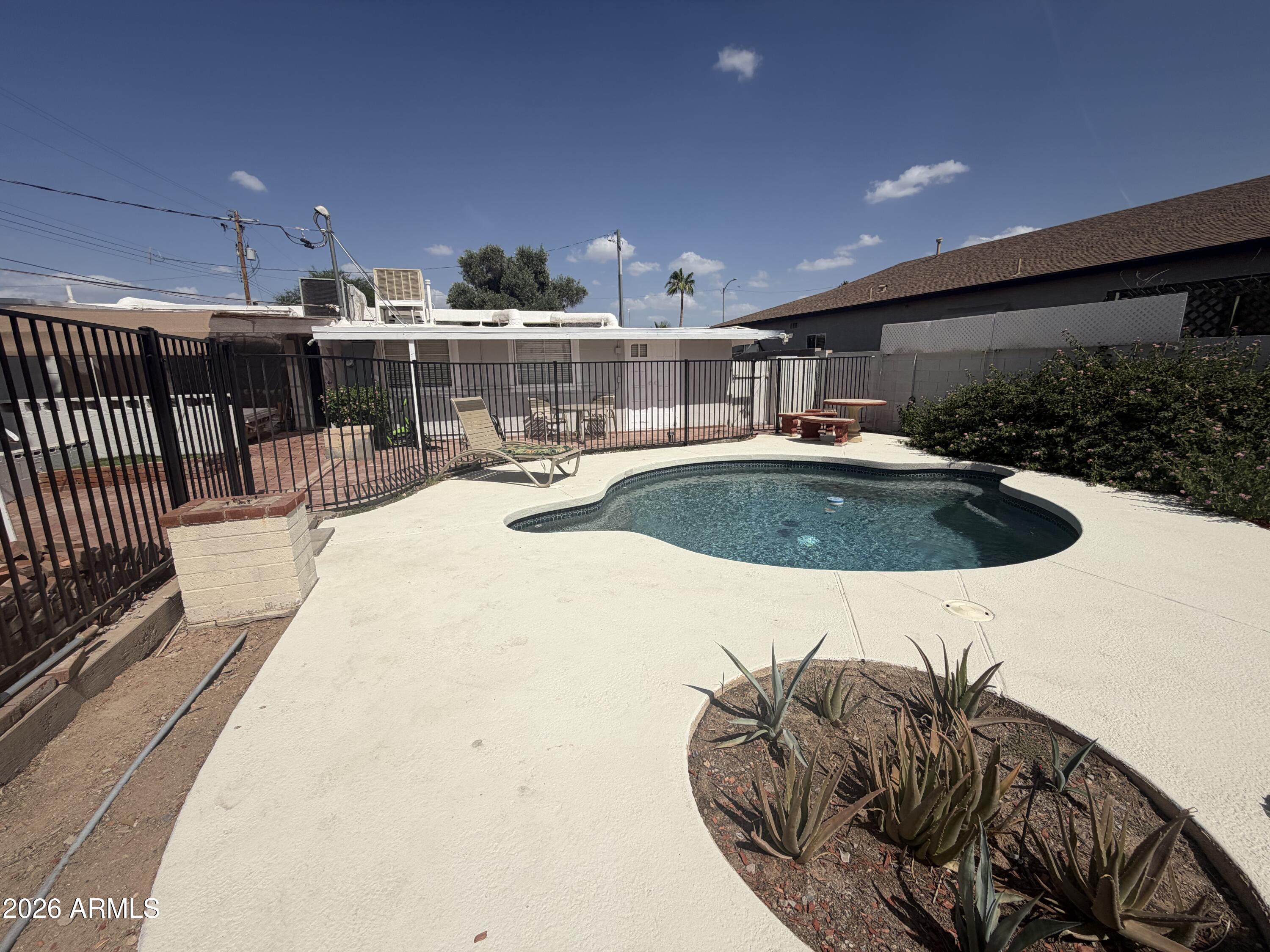 SUNSET BOWL - Residential