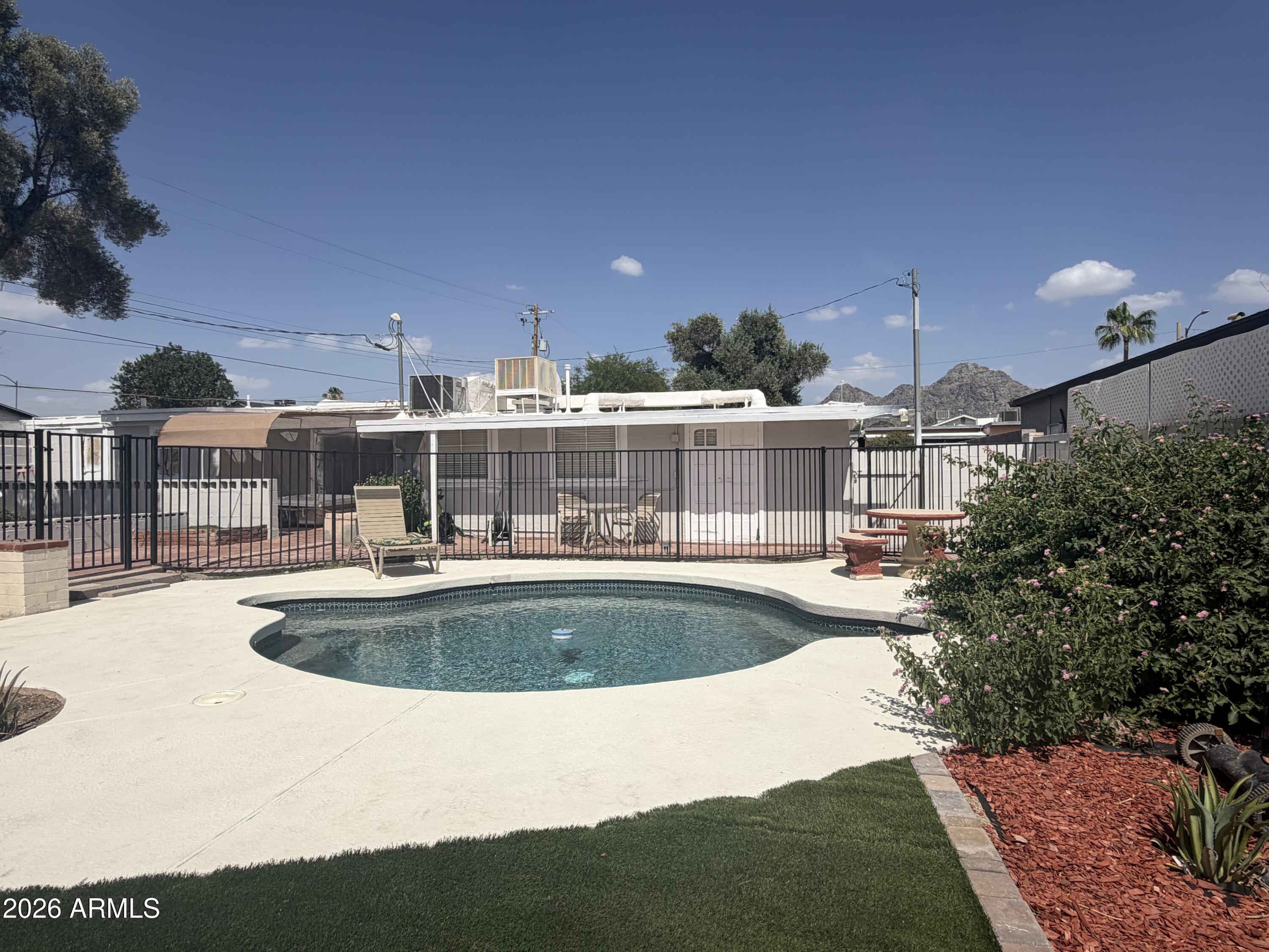 SUNSET BOWL - Residential