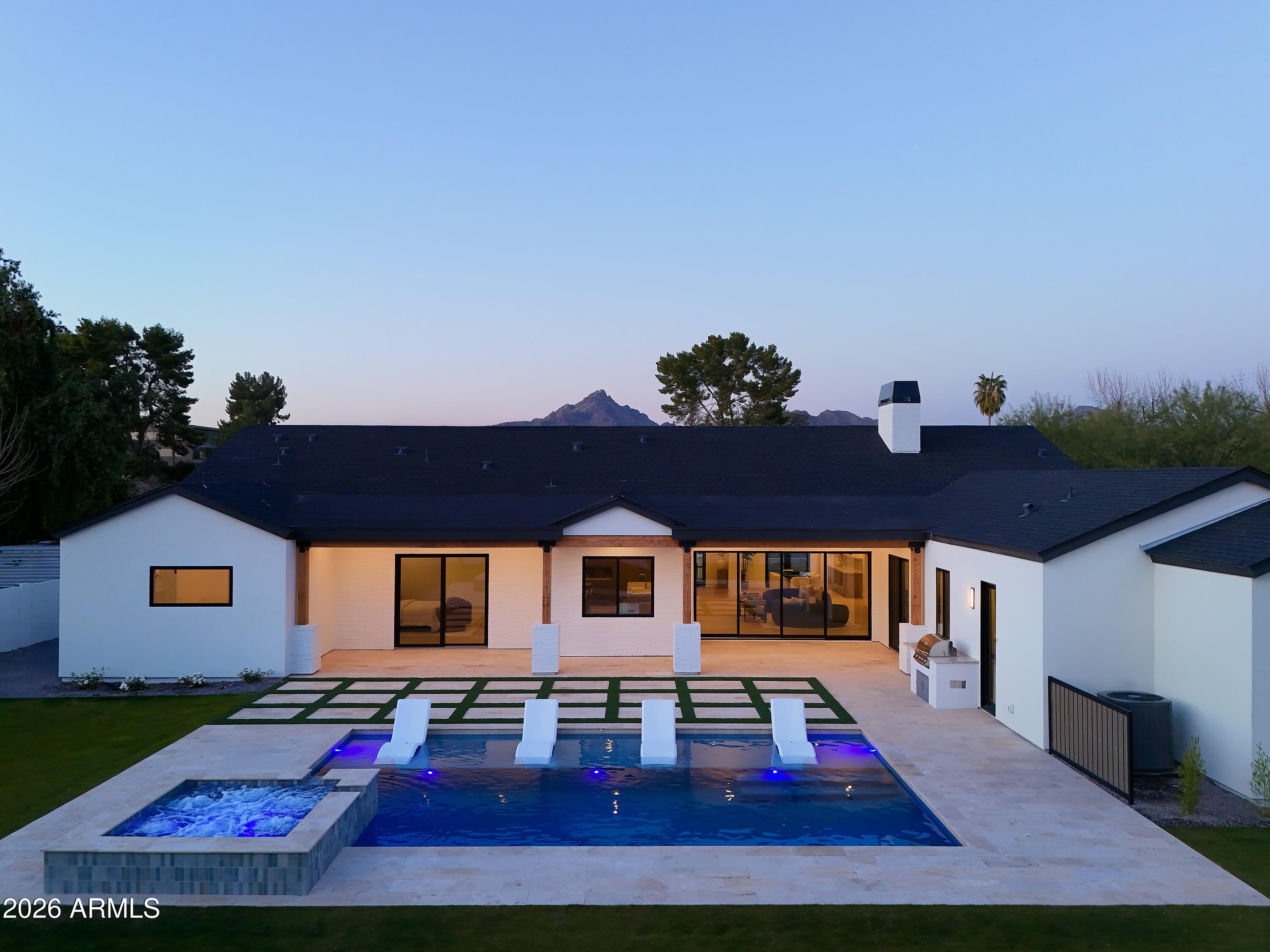 2901 E PIERSON Street