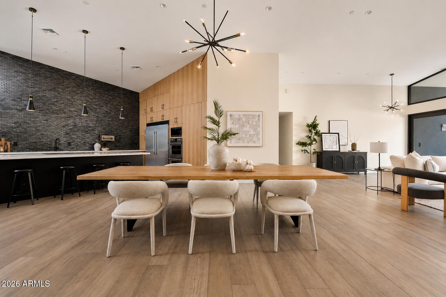525 W LAMAR Road W