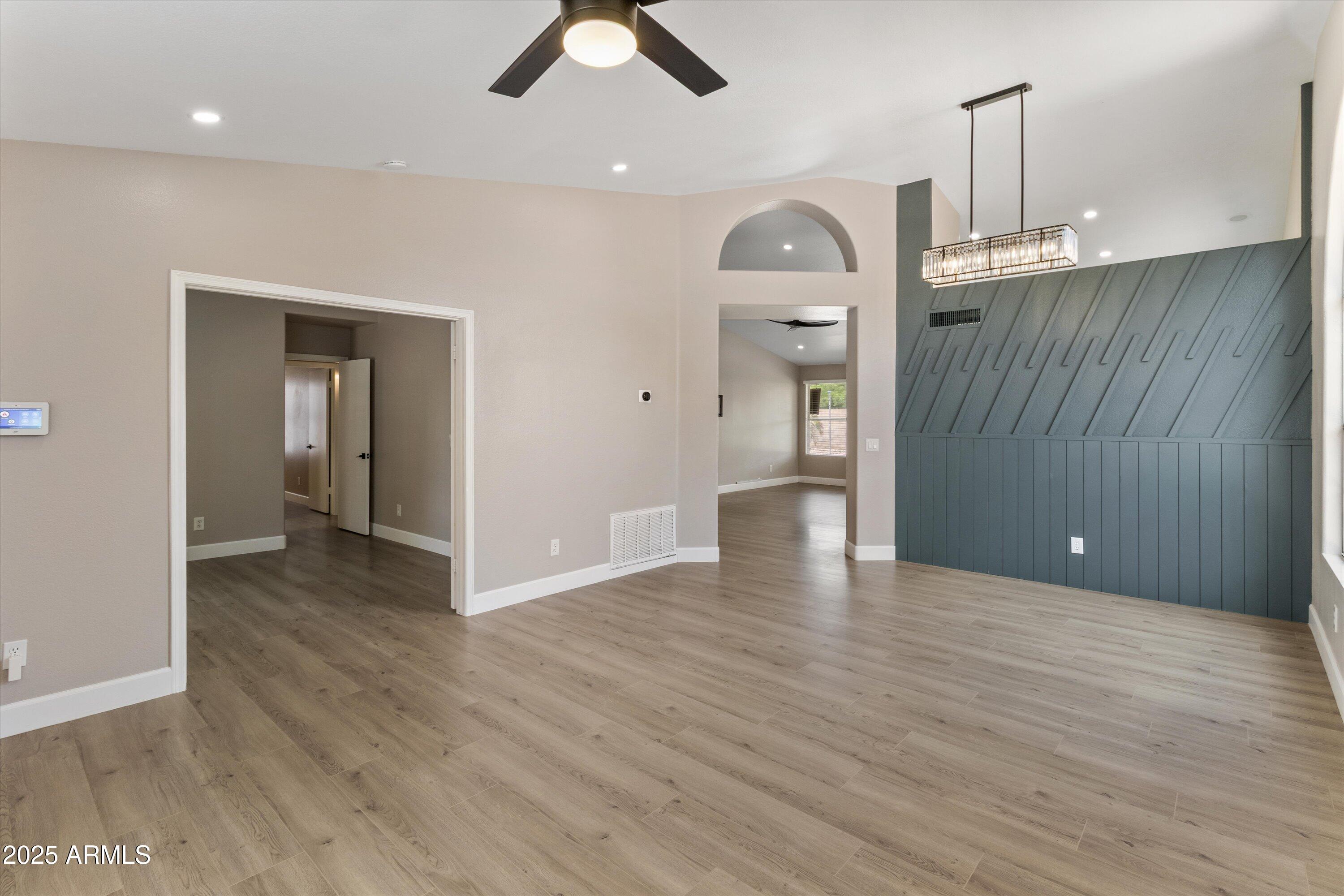 1672 W BUTLER Drive