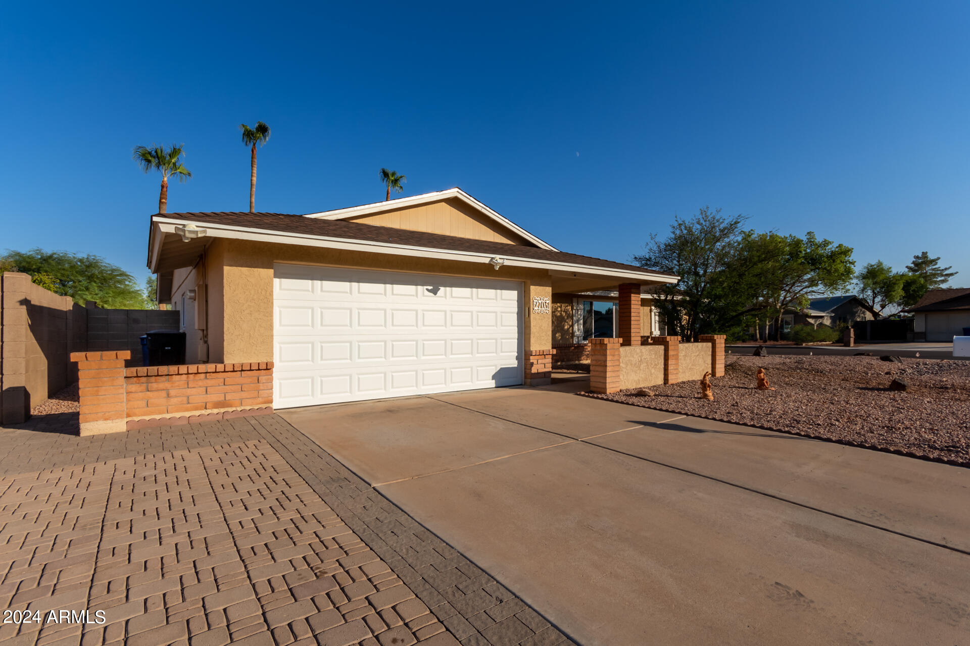 2705 W SUMMIT Place