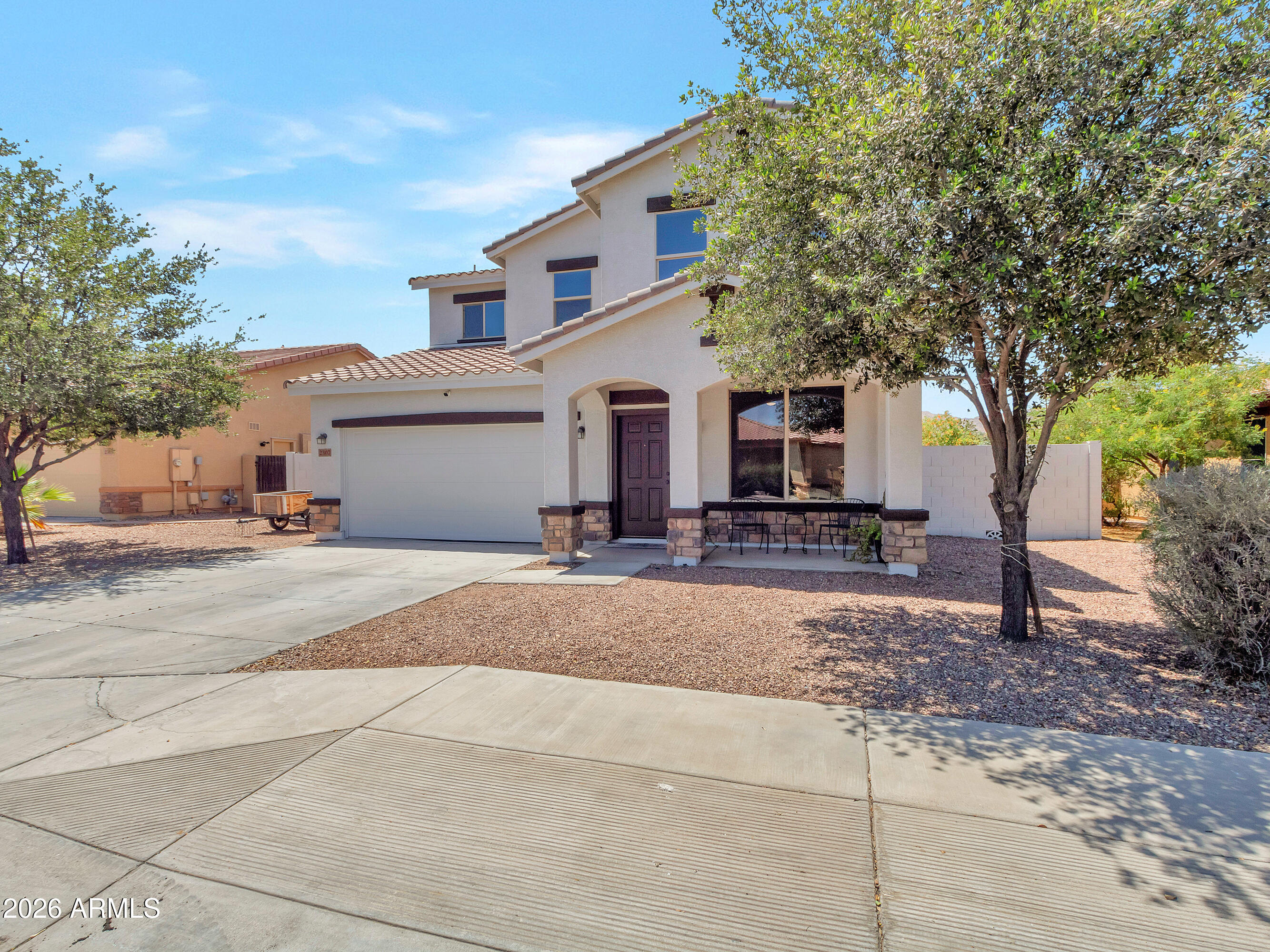 2307 W DESERT Lane