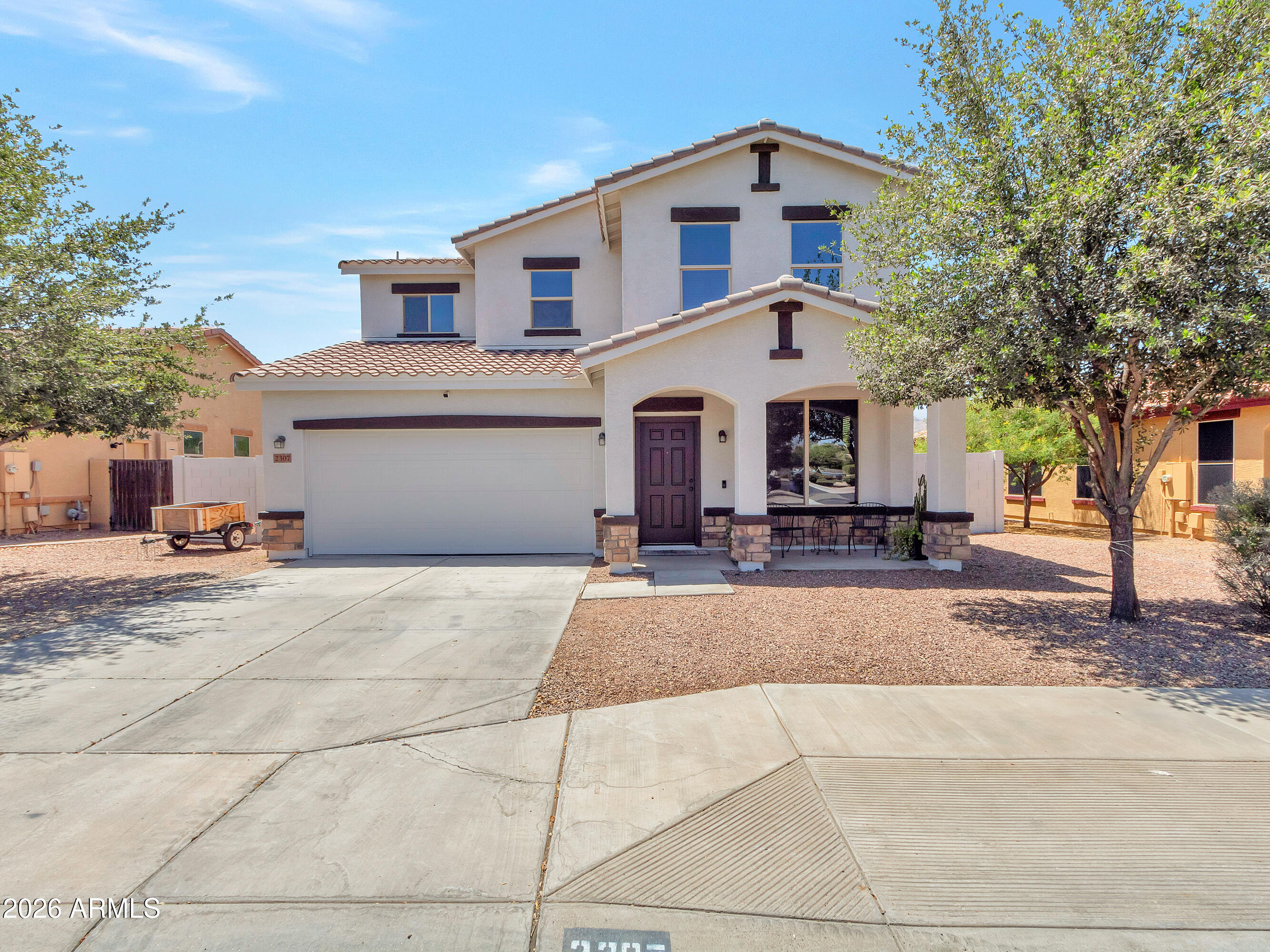 2307 W DESERT Lane