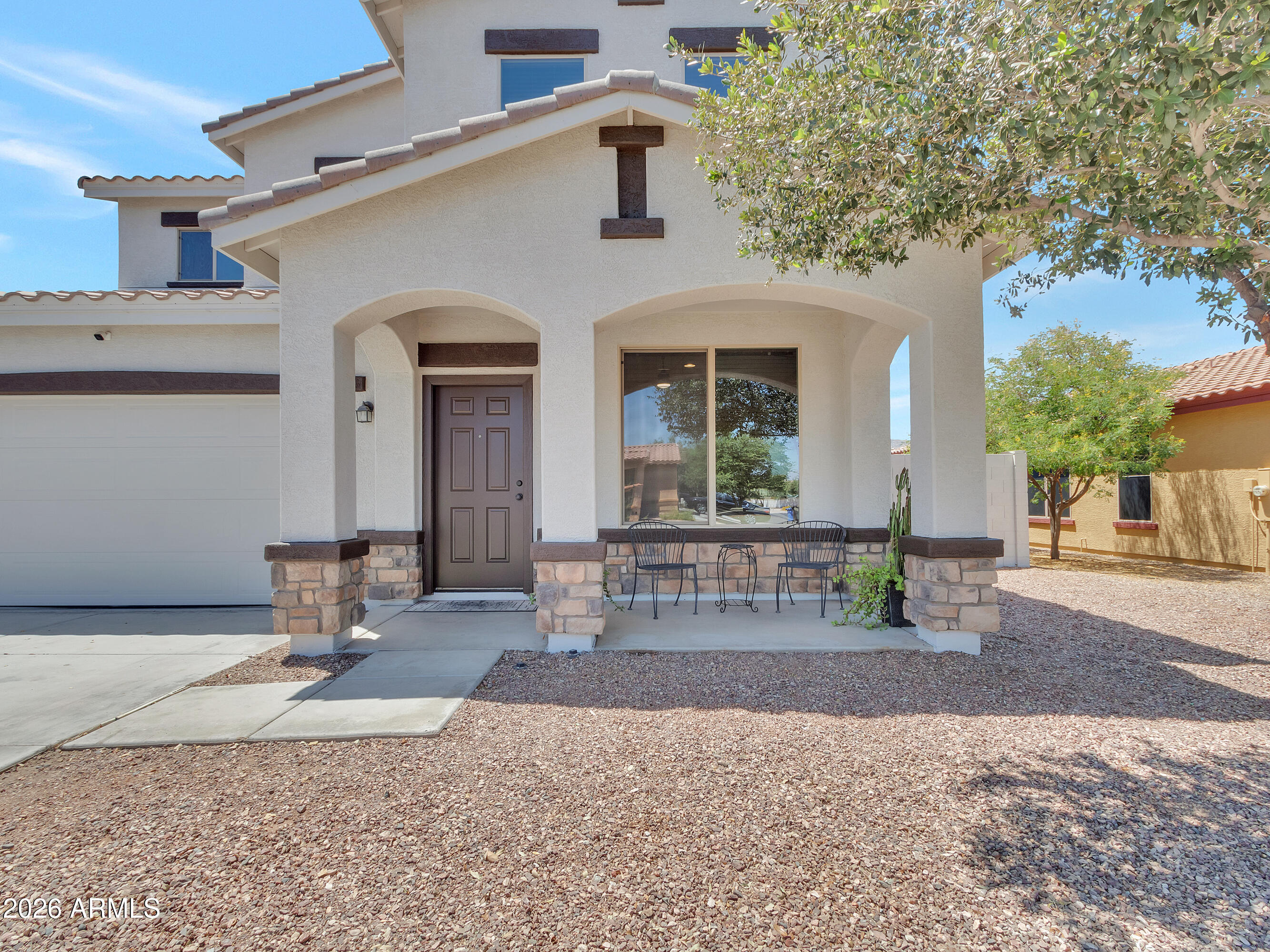 2307 W DESERT Lane