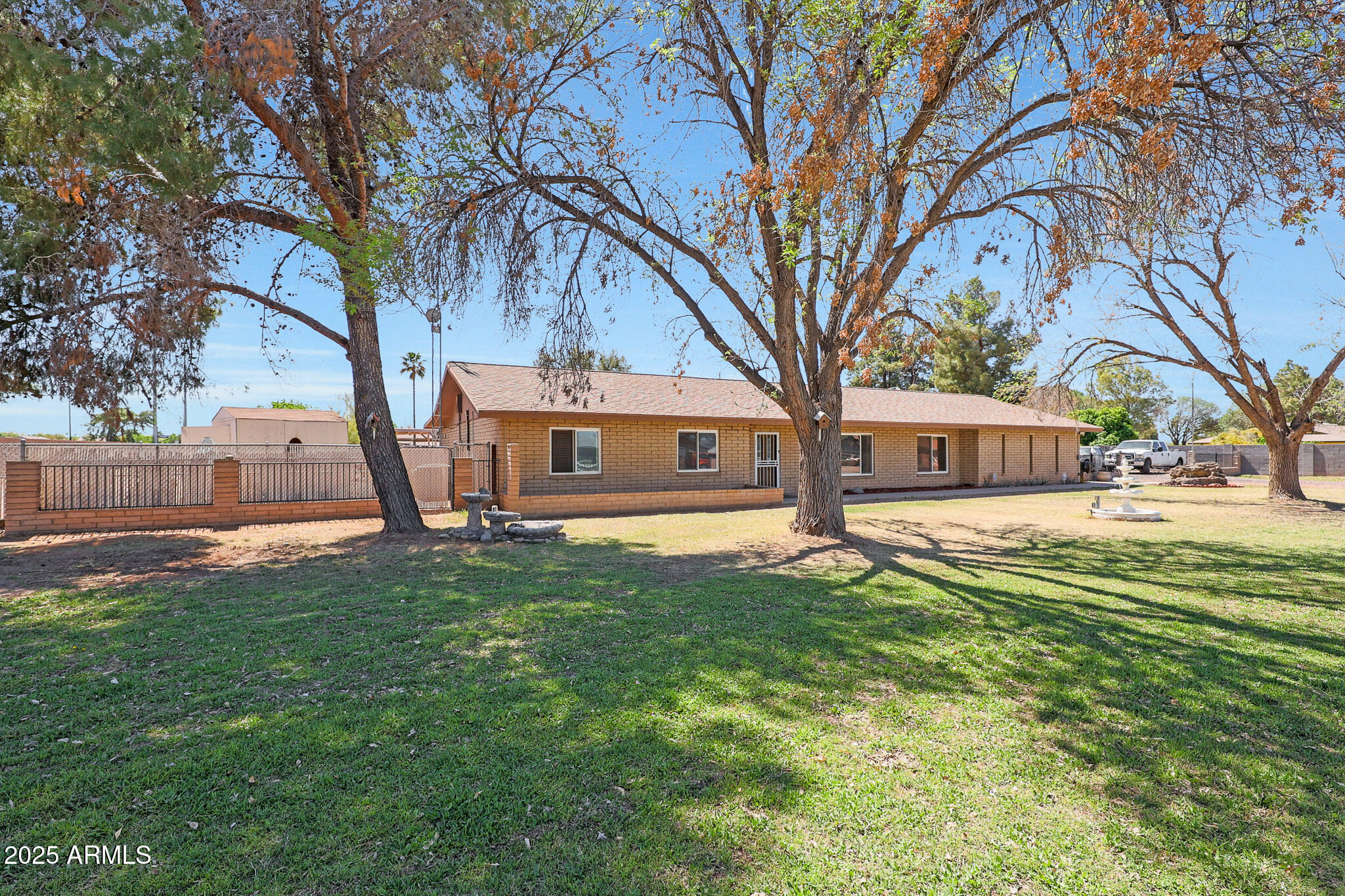 3177 E REDFIELD Road