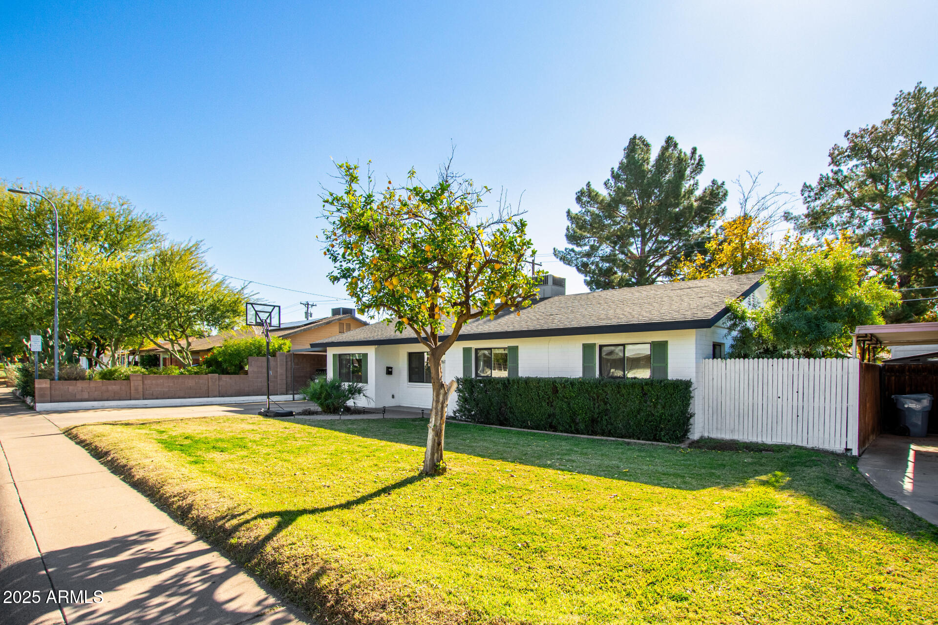 2613 E PIERSON Street