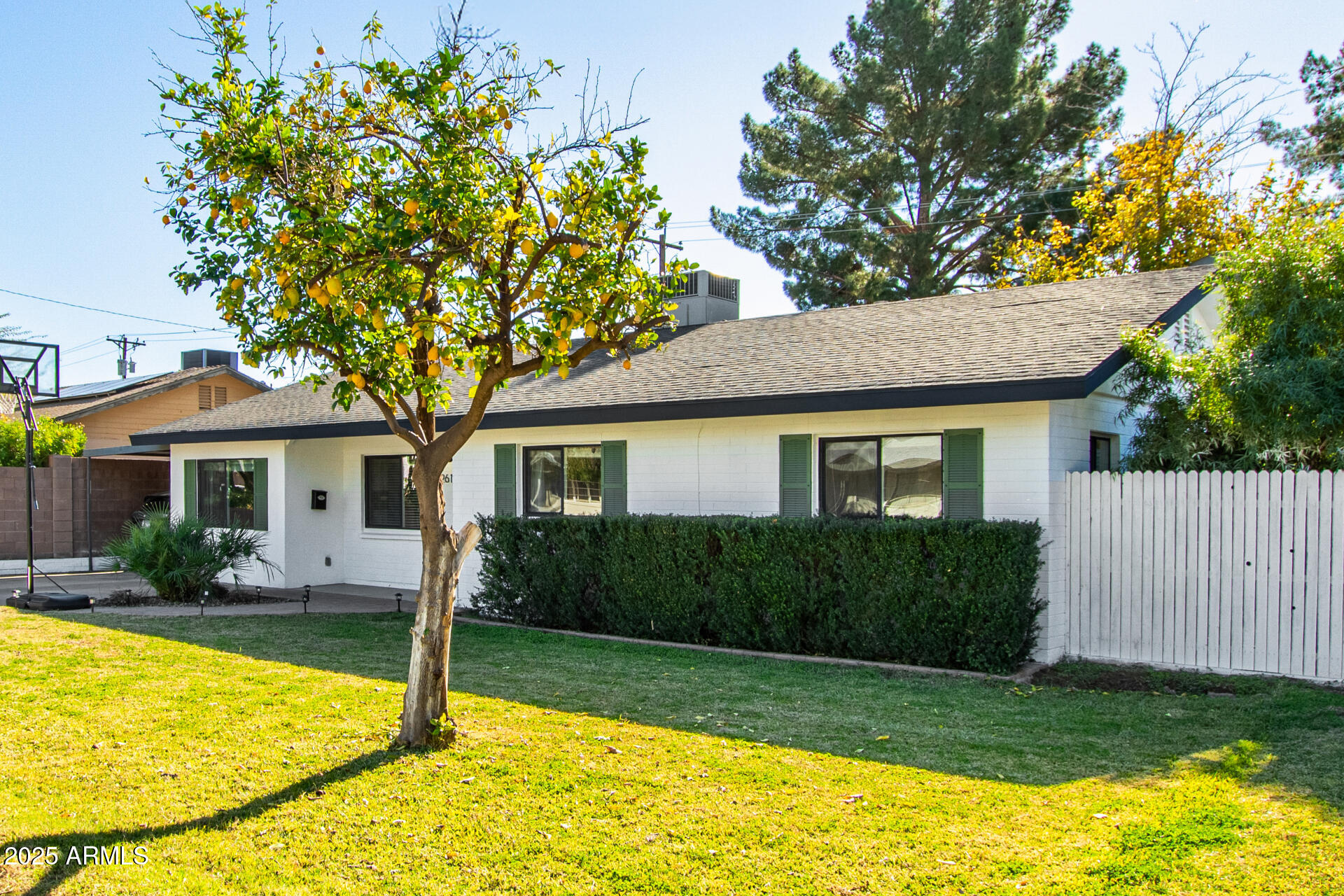 2613 E PIERSON Street