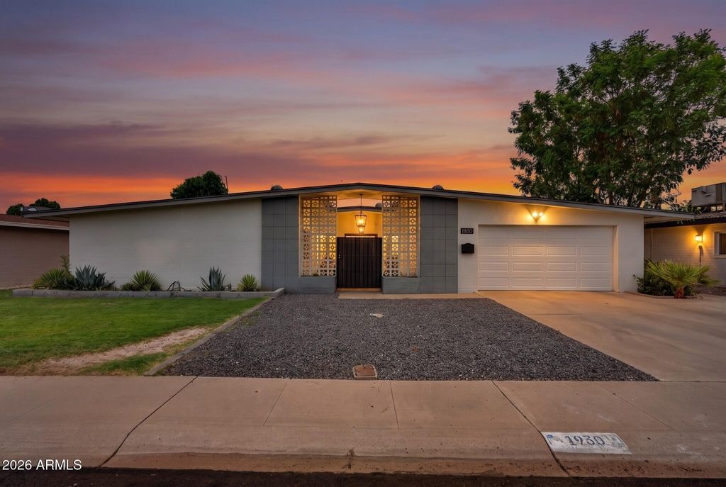 Photo of 1930 W Joan De Arc Avenue, Phoenix, AZ 85029 (MLS # 7054991)