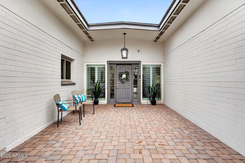Photo of 1930 W Joan De Arc Avenue, Phoenix, AZ 85029 (MLS # 7054991)