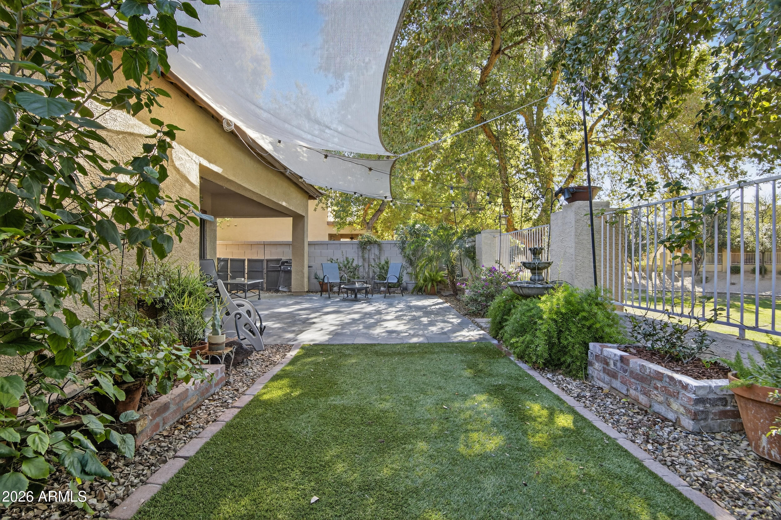 3935 W ROUNDABOUT Circle