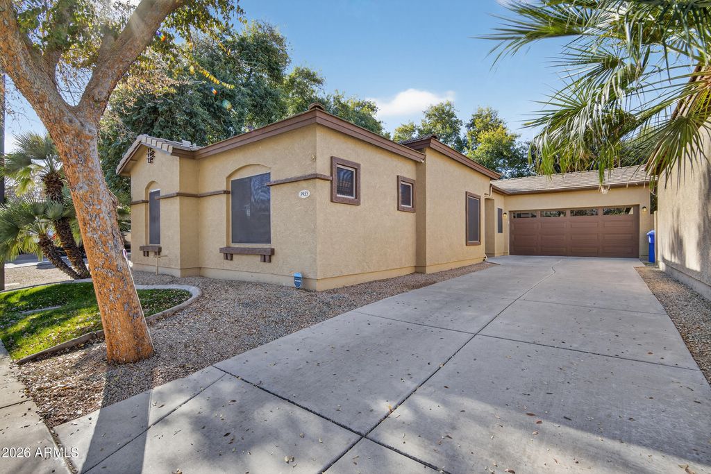 Photo of 3935 W Roundabout Circle, Chandler, AZ 85226 (MLS # 6976172)