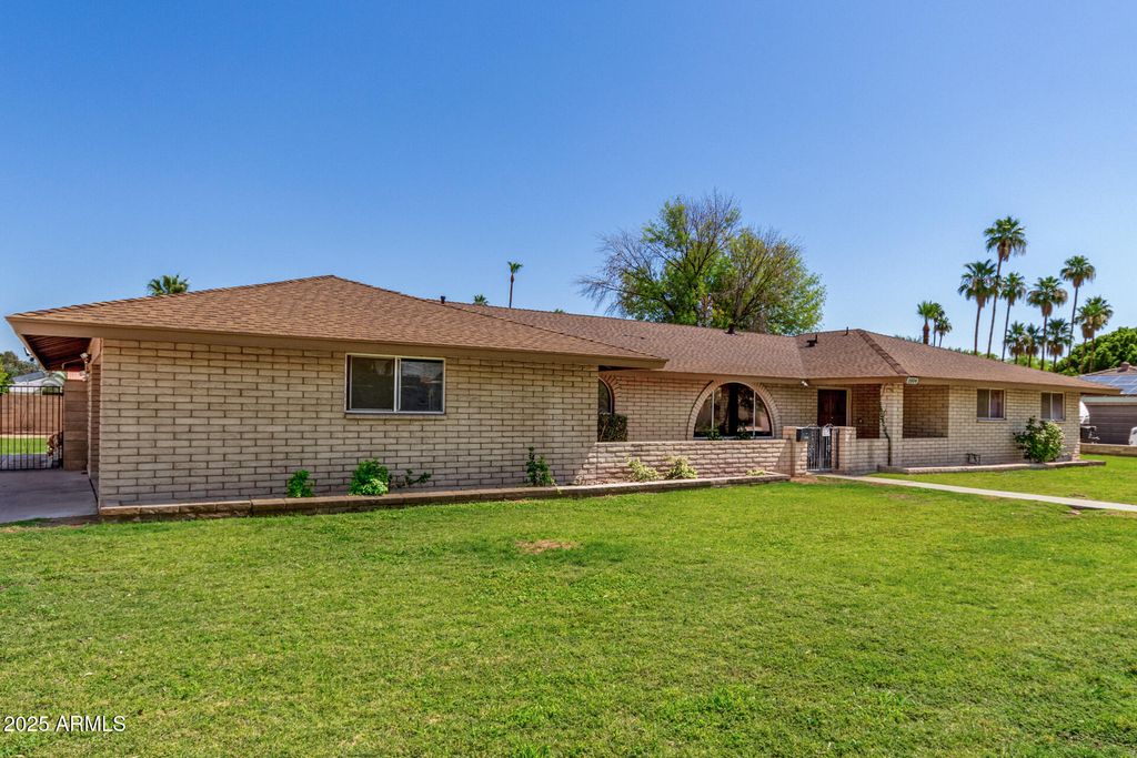 Photo of 1004 E Gemini Drive, Tempe, AZ 85283 (MLS # 6879715)